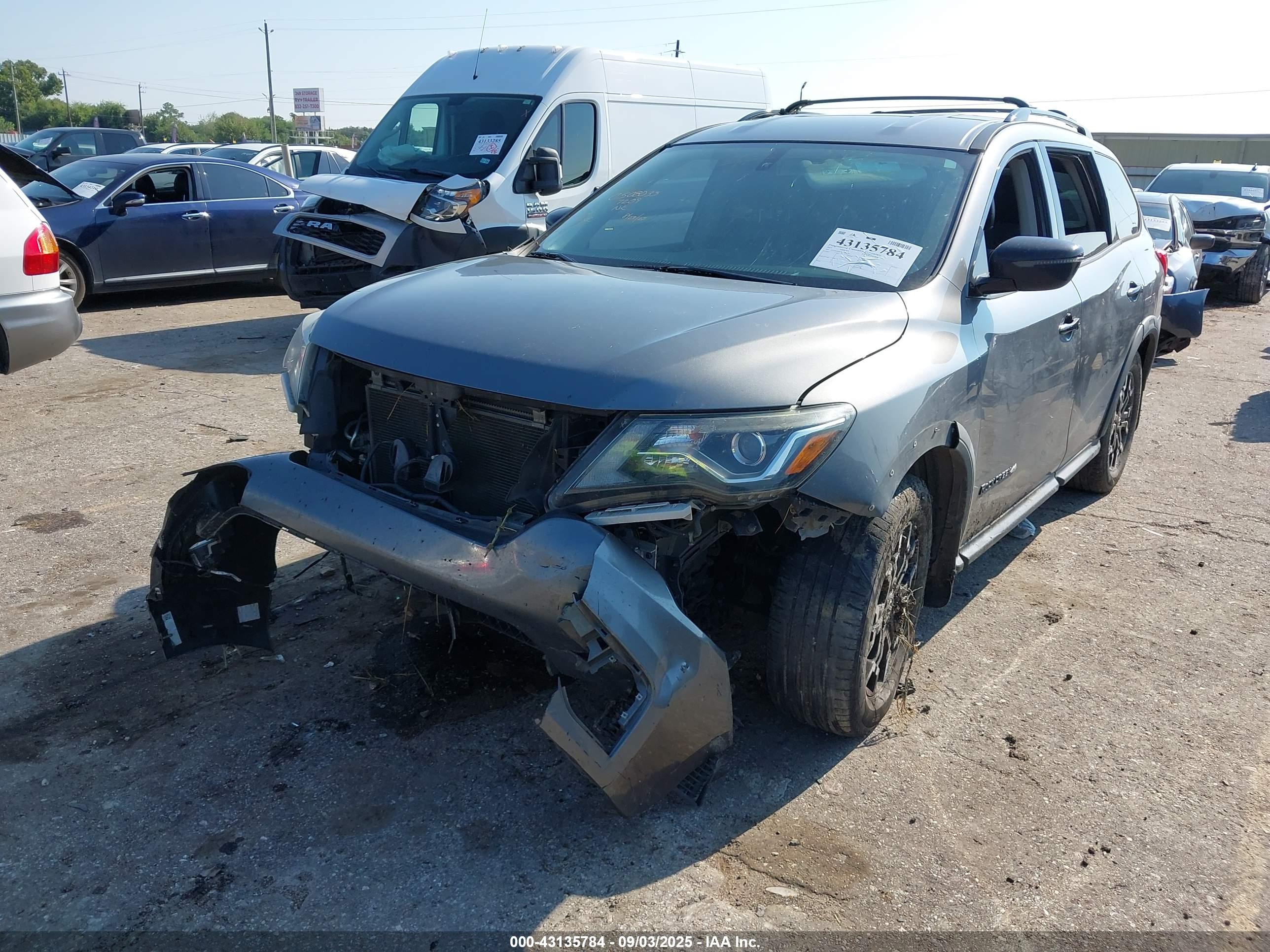 NISSAN PATHFINDER image 6