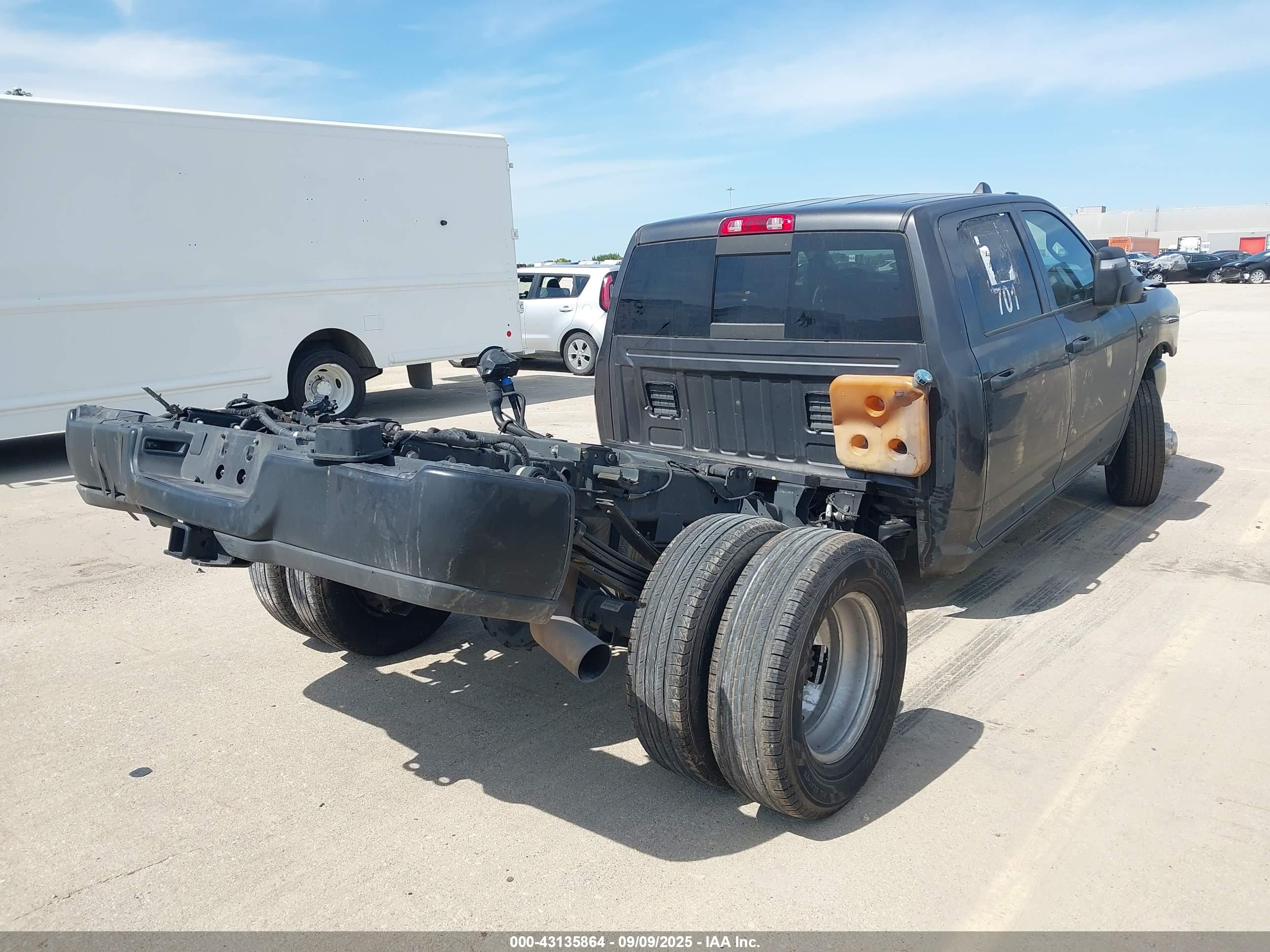 RAM 3500 image 4