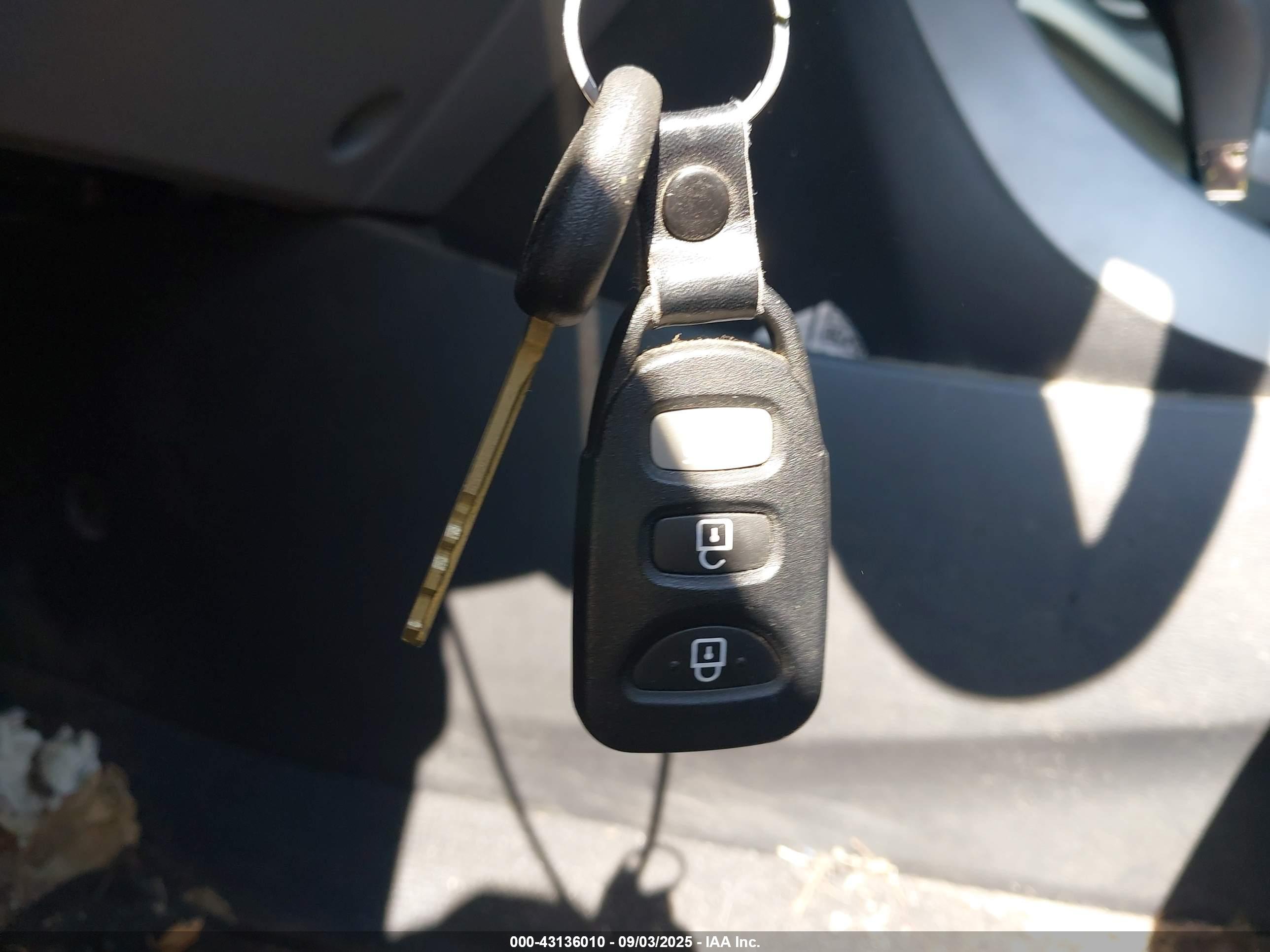 HYUNDAI ELANTRA image 11