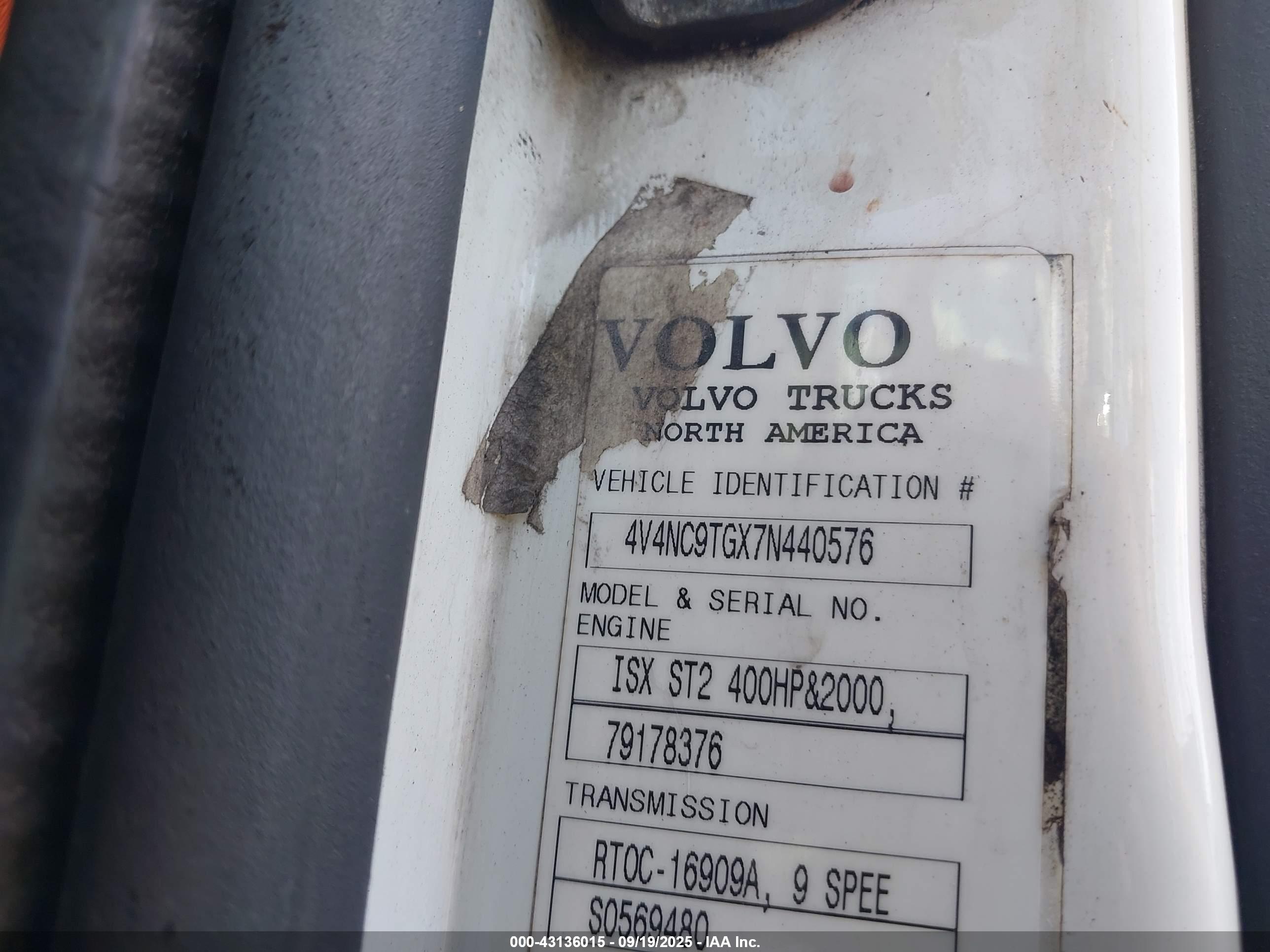 VOLVO VN image 9