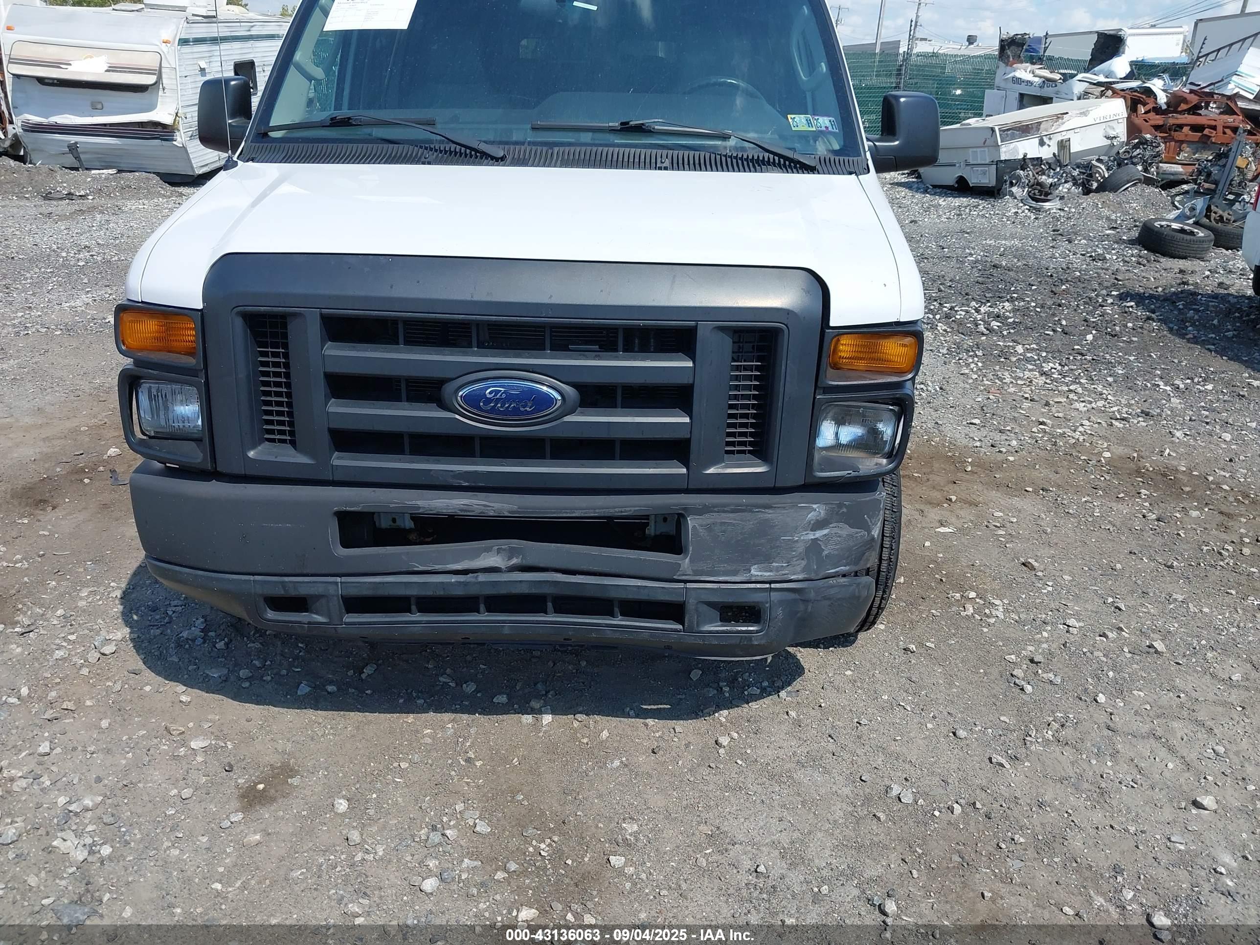 FORD E-150 image 6