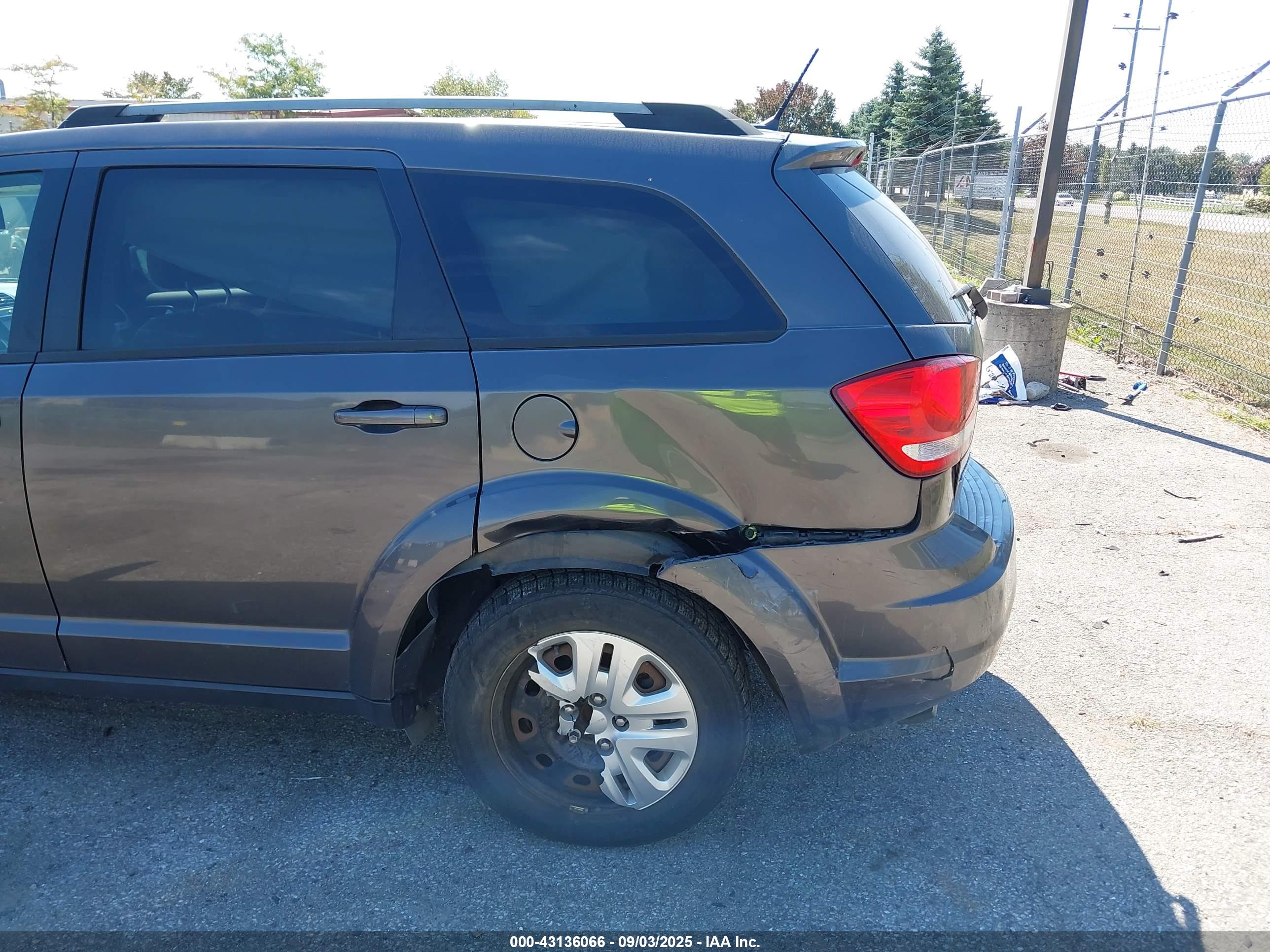DODGE JOURNEY image 6