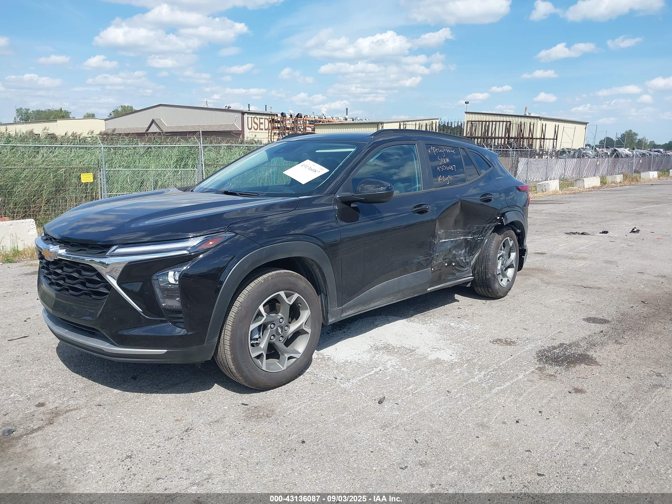 CHEVROLET TRAX image 2