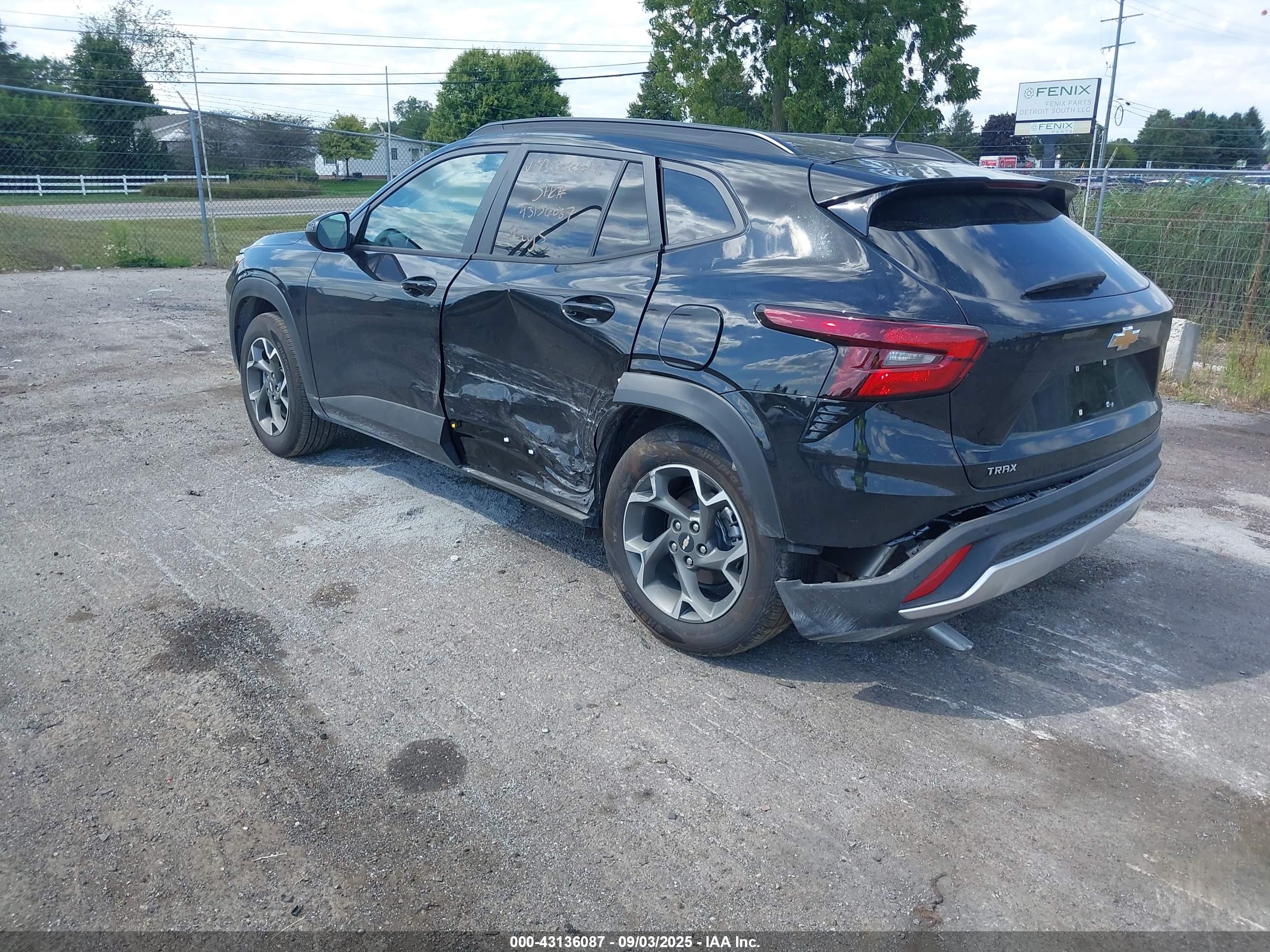 CHEVROLET TRAX image 3