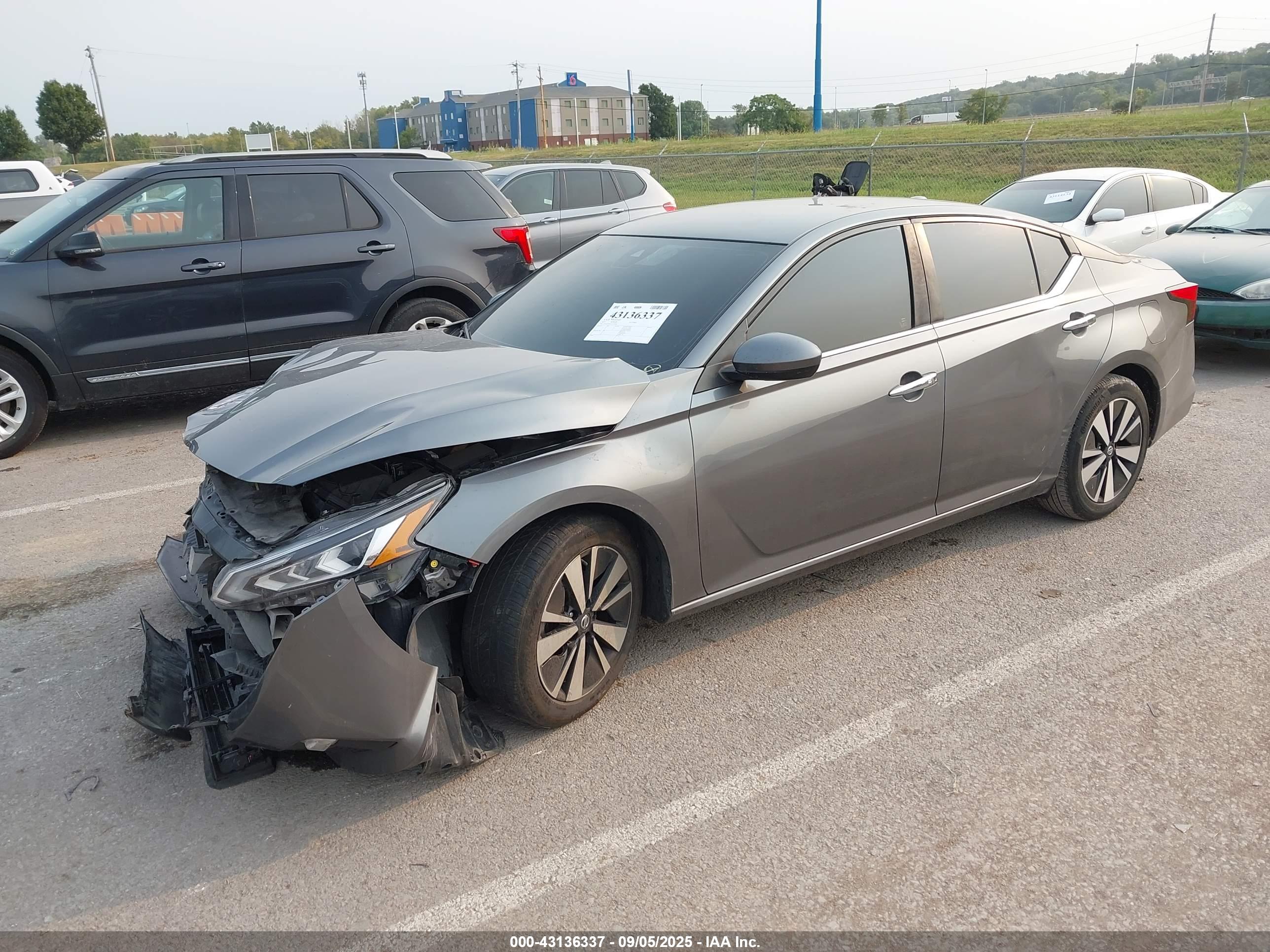 NISSAN ALTIMA image 2