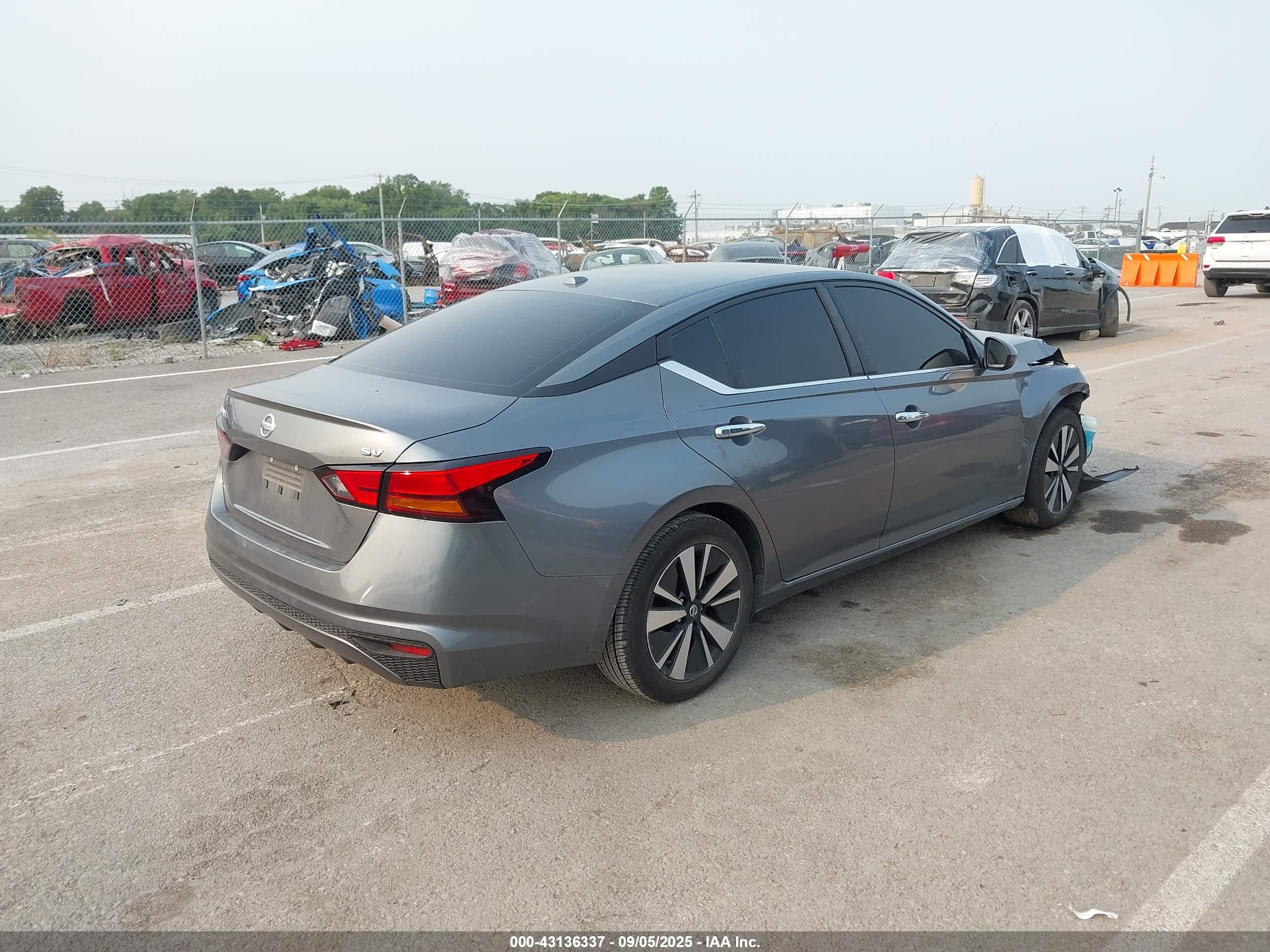 NISSAN ALTIMA image 4