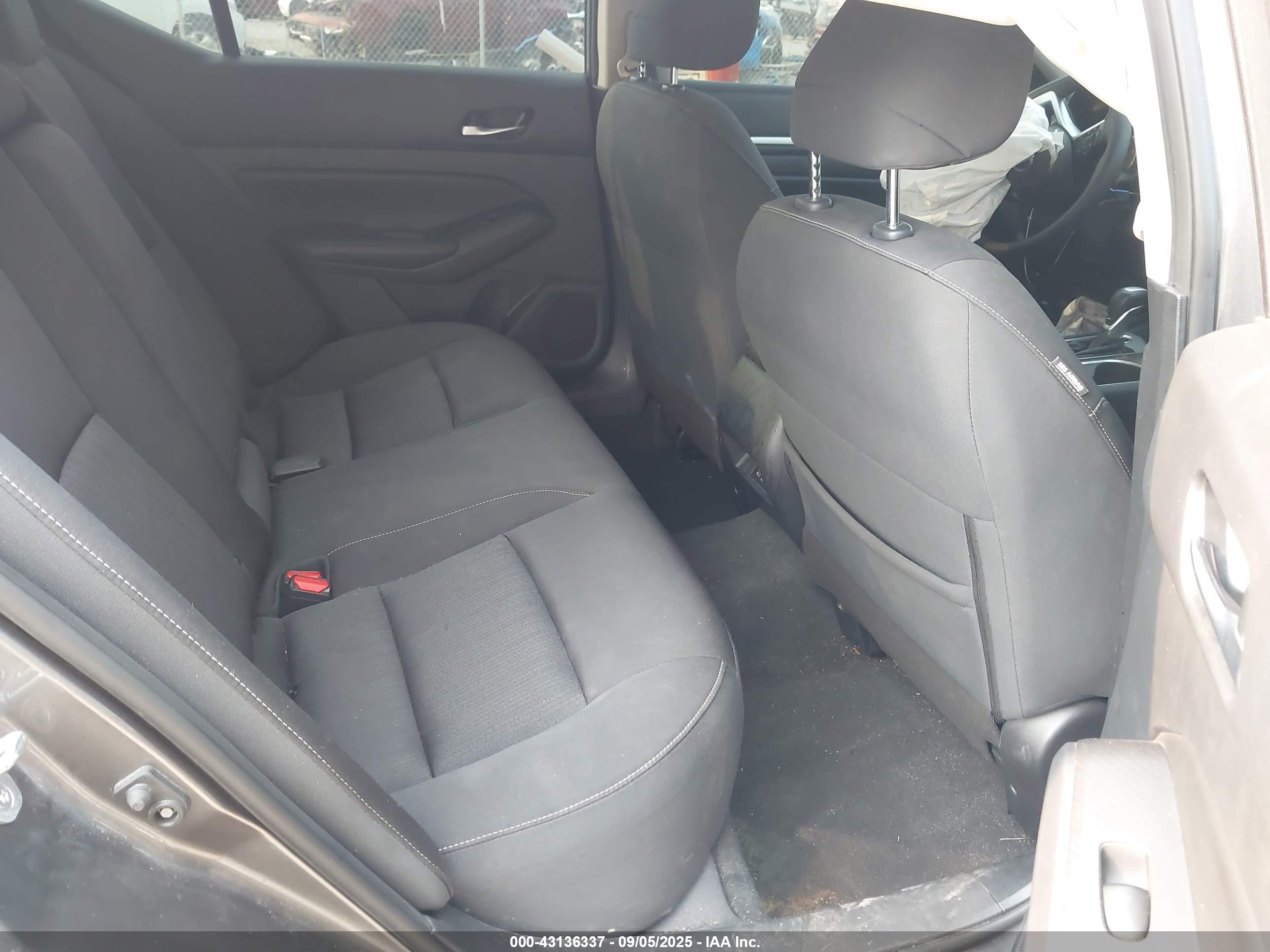 NISSAN ALTIMA image 8