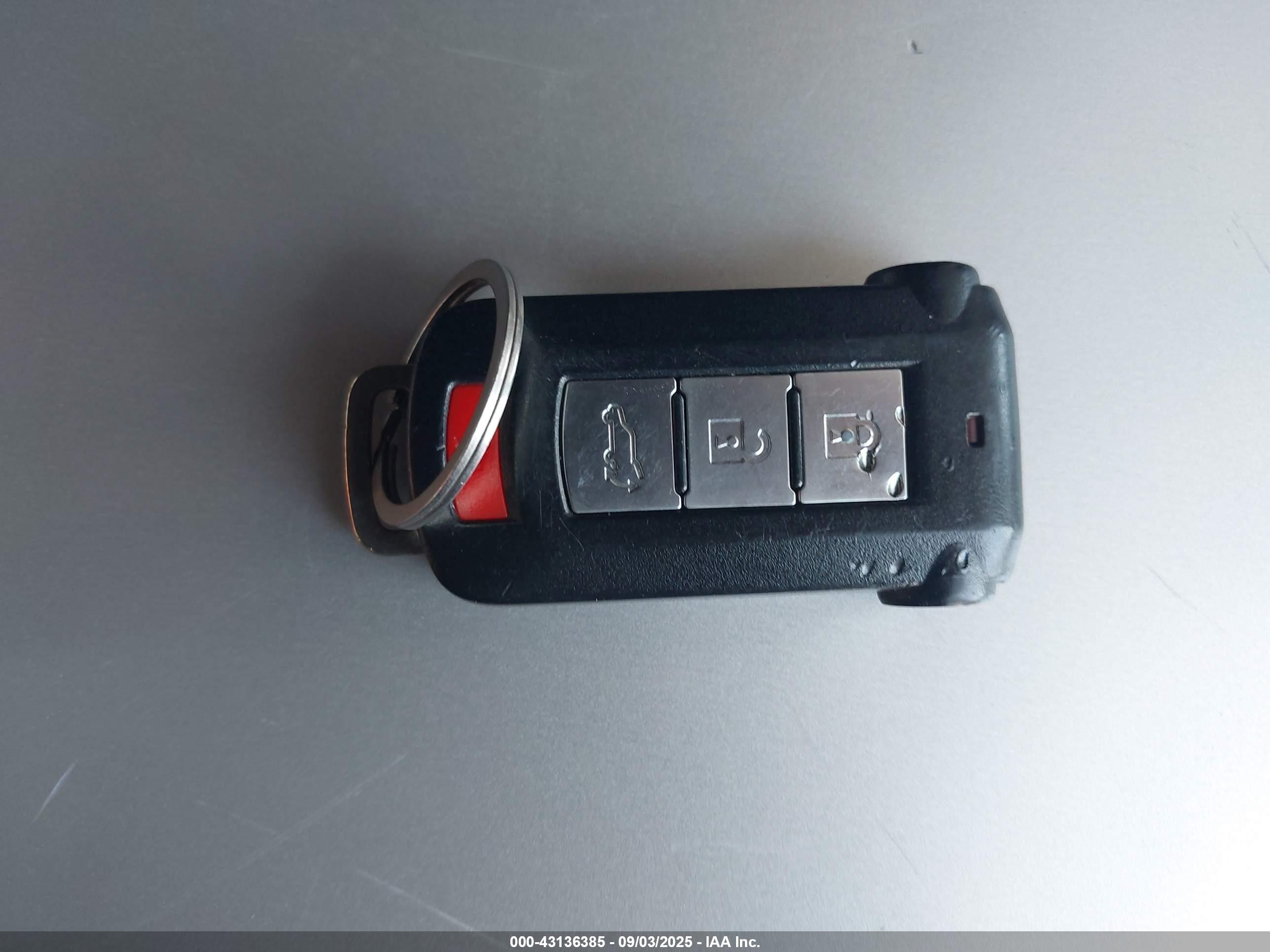 MITSUBISHI OUTLANDER image 11