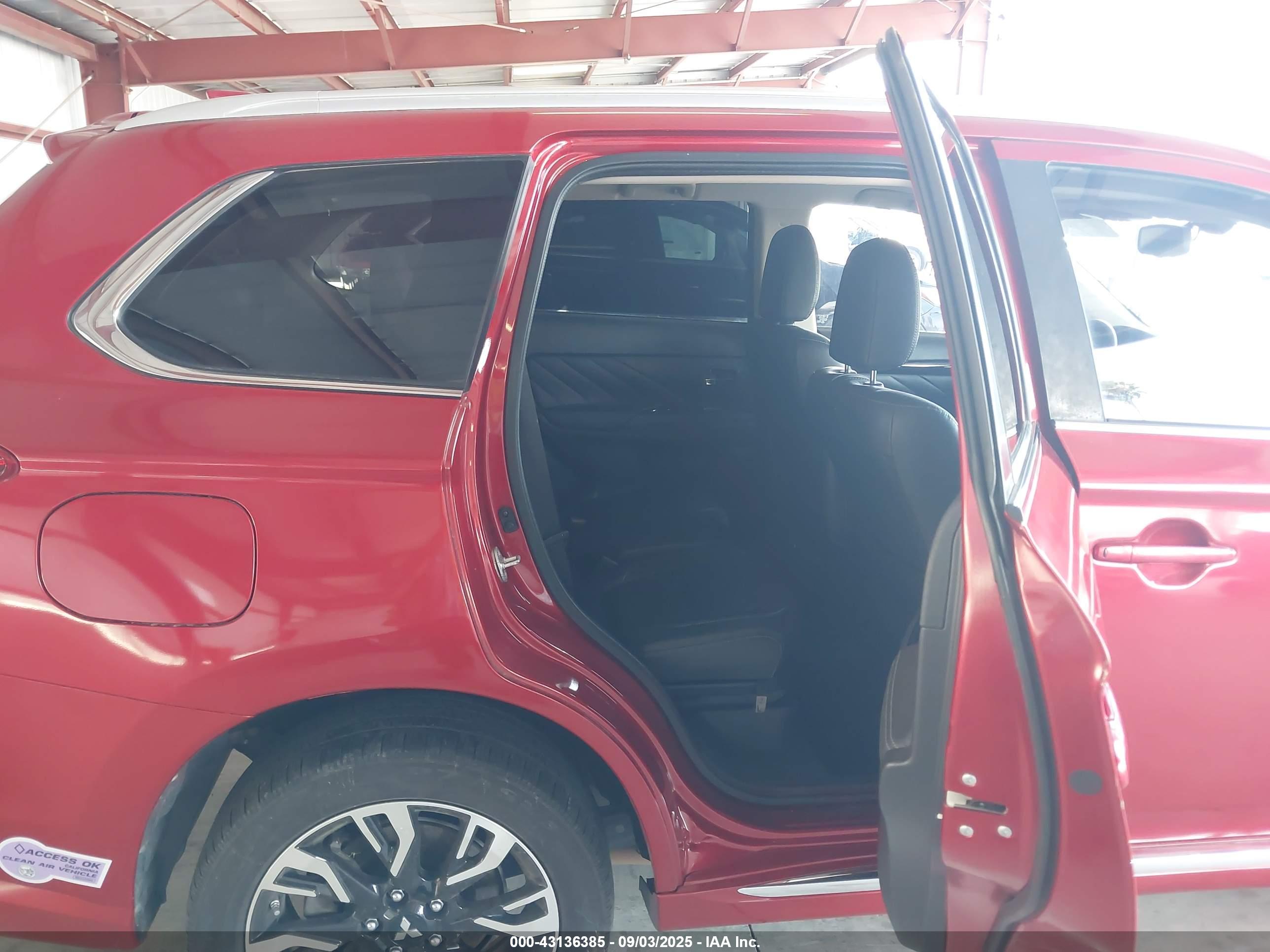 MITSUBISHI OUTLANDER image 8