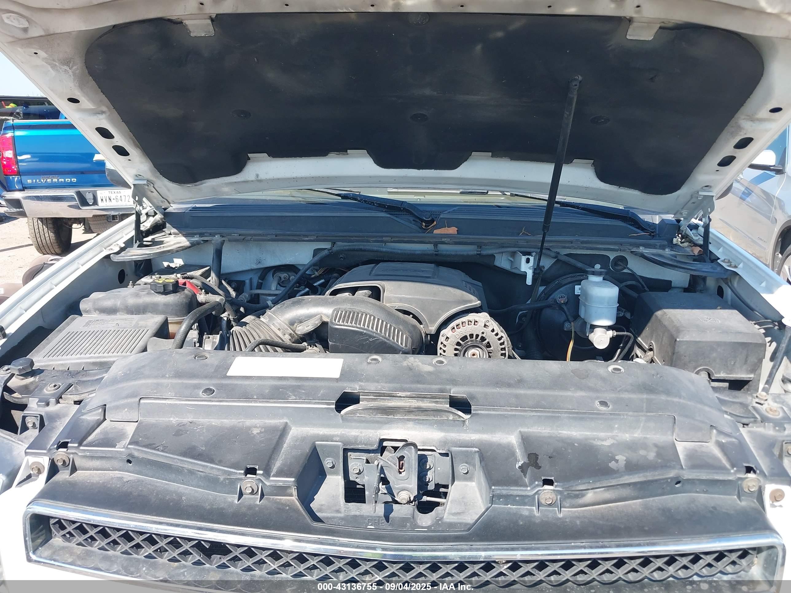 CHEVROLET SUBURBAN image 10