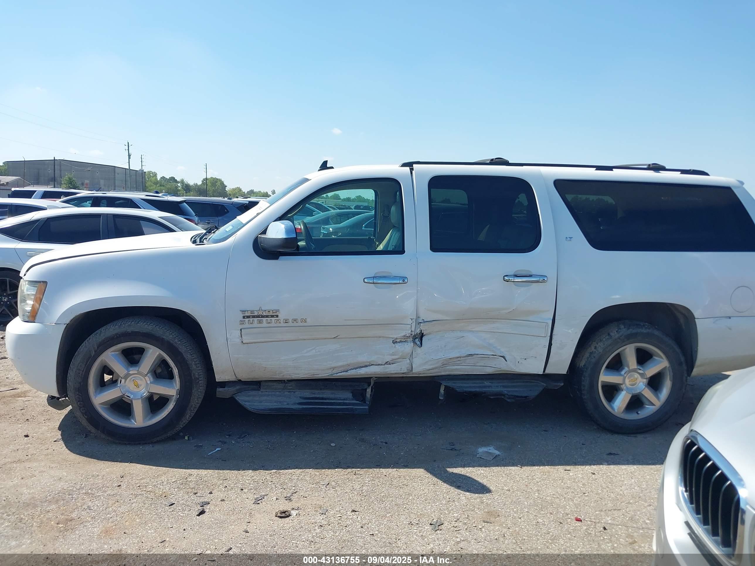 CHEVROLET SUBURBAN image 6