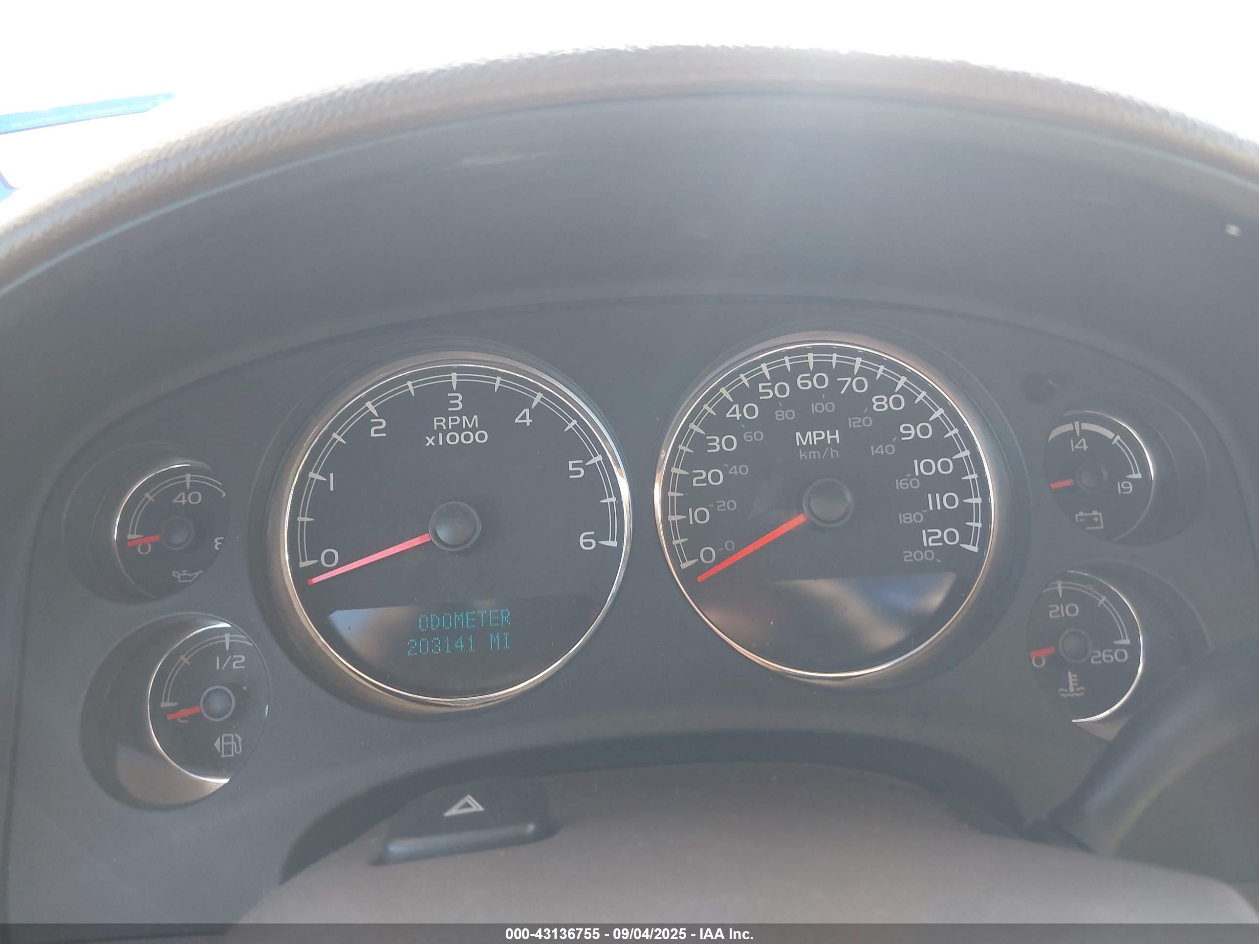 CHEVROLET SUBURBAN image 7