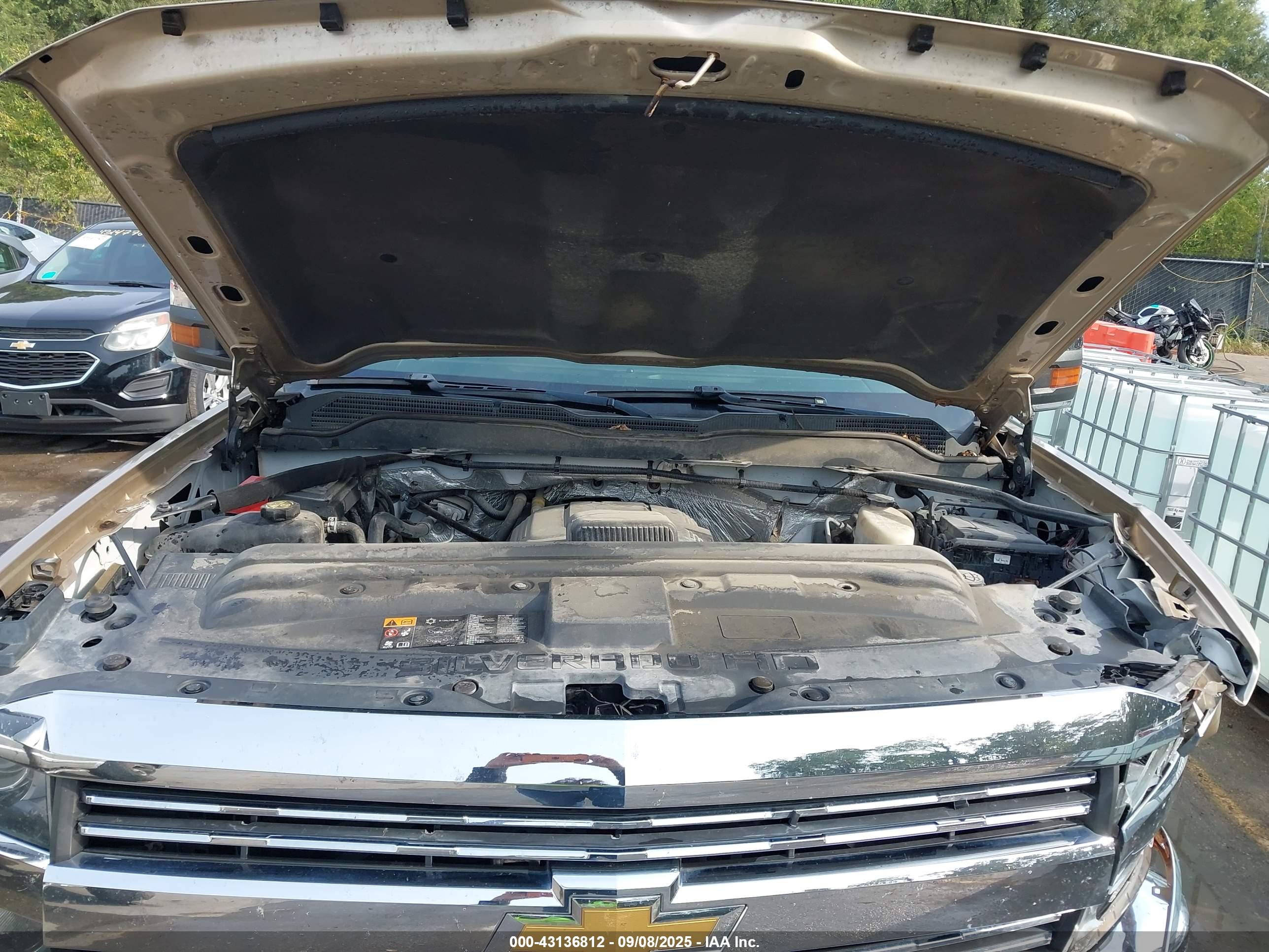 CHEVROLET SILVERADO image 10