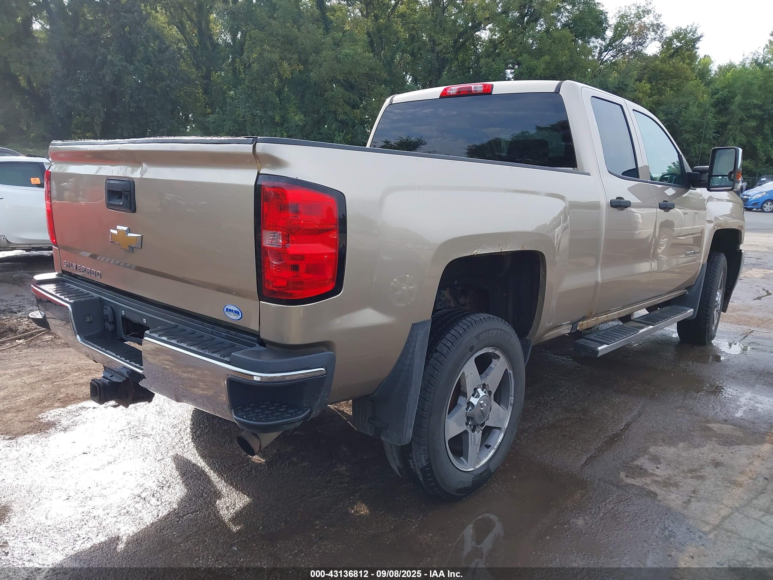 CHEVROLET SILVERADO image 4