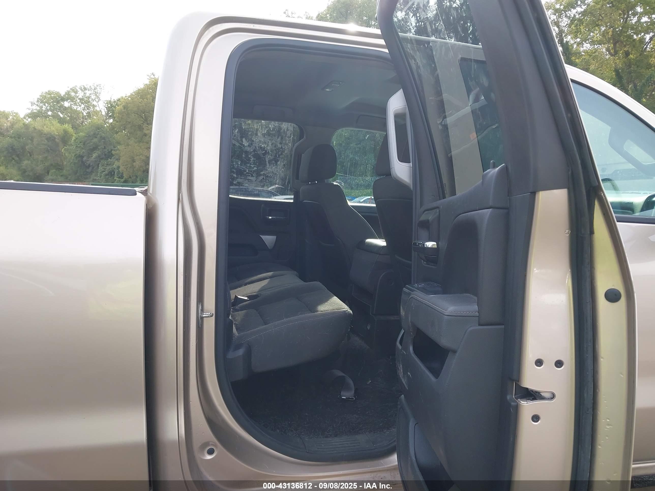 CHEVROLET SILVERADO image 8