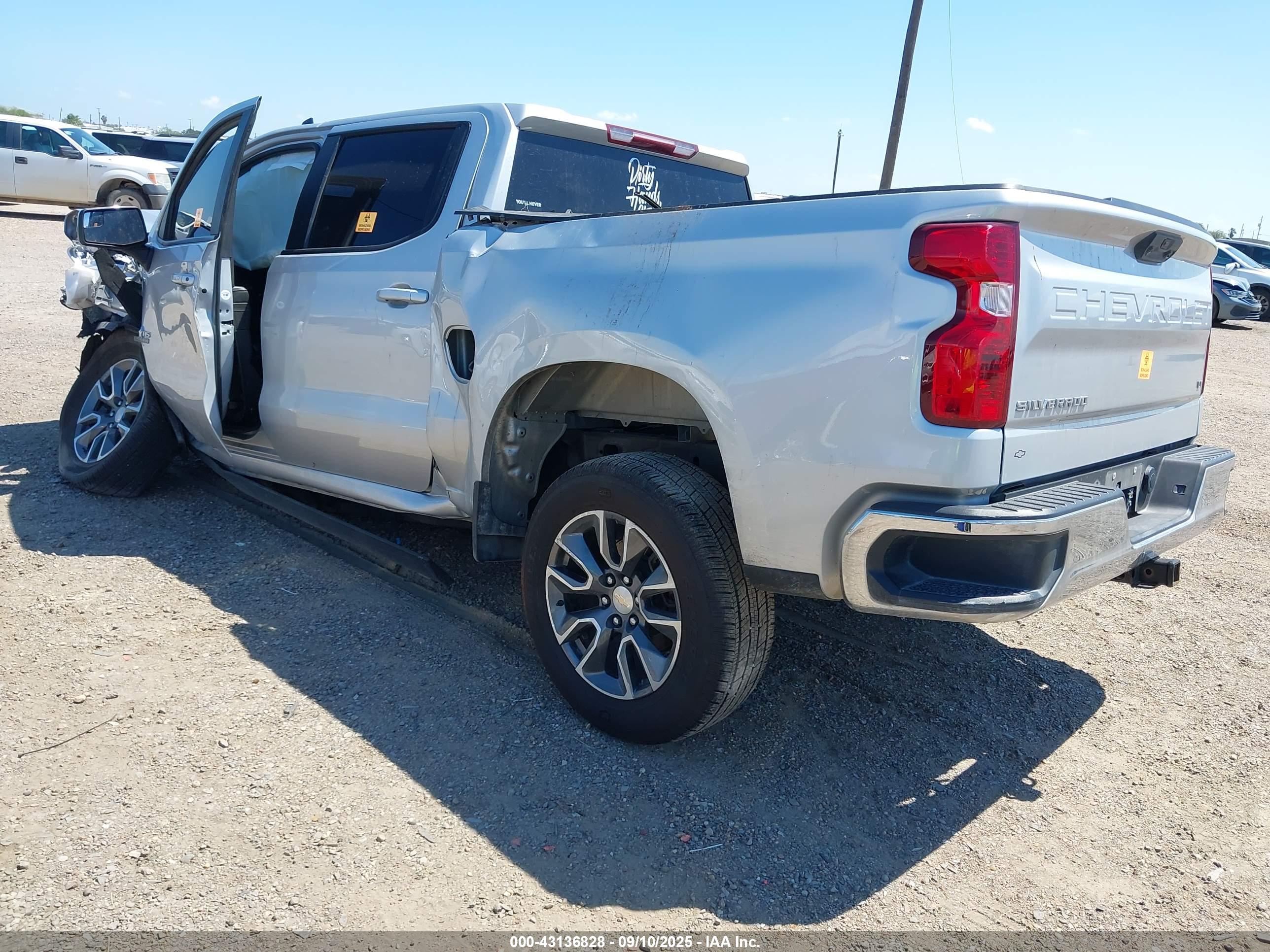 CHEVROLET SILVERADO image 3