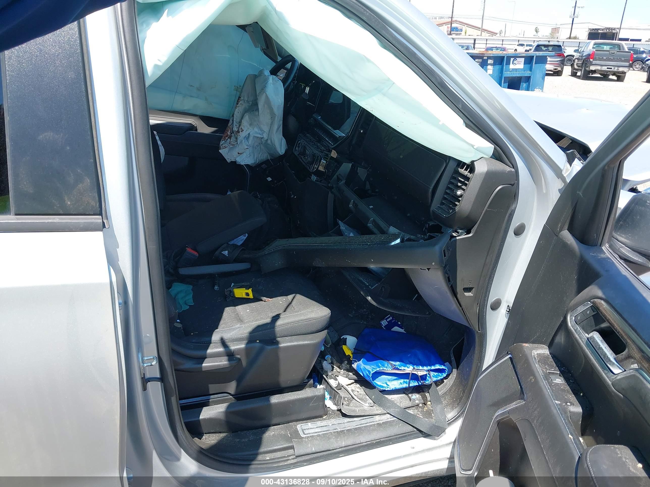 CHEVROLET SILVERADO image 5