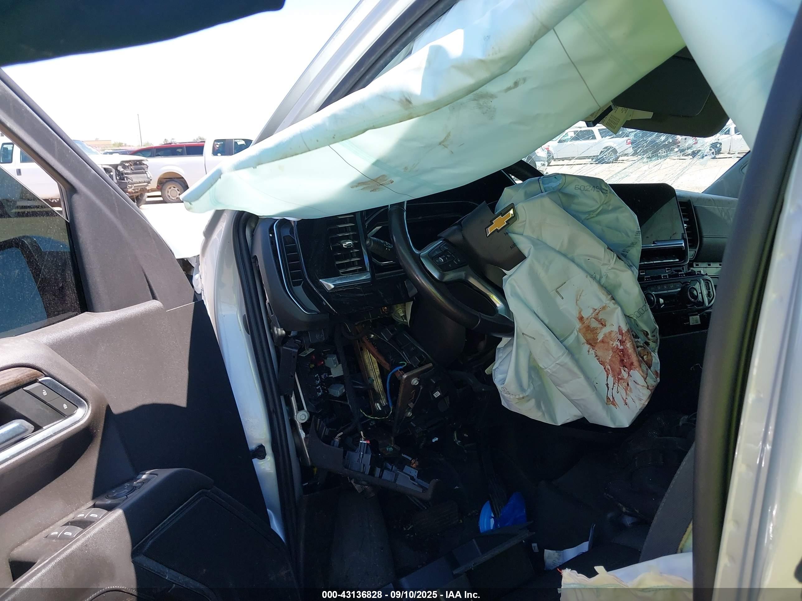 CHEVROLET SILVERADO image 7