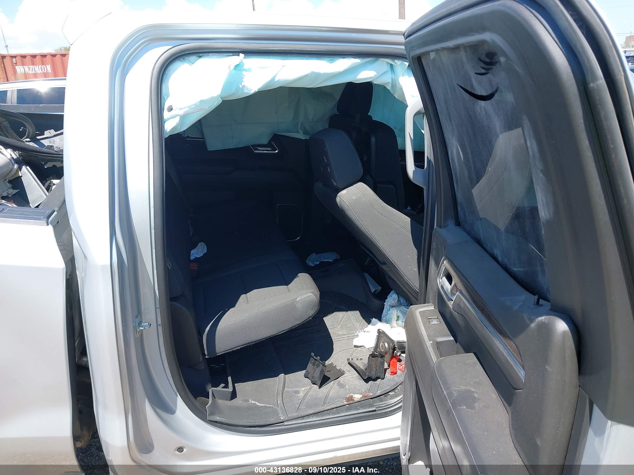 CHEVROLET SILVERADO image 8