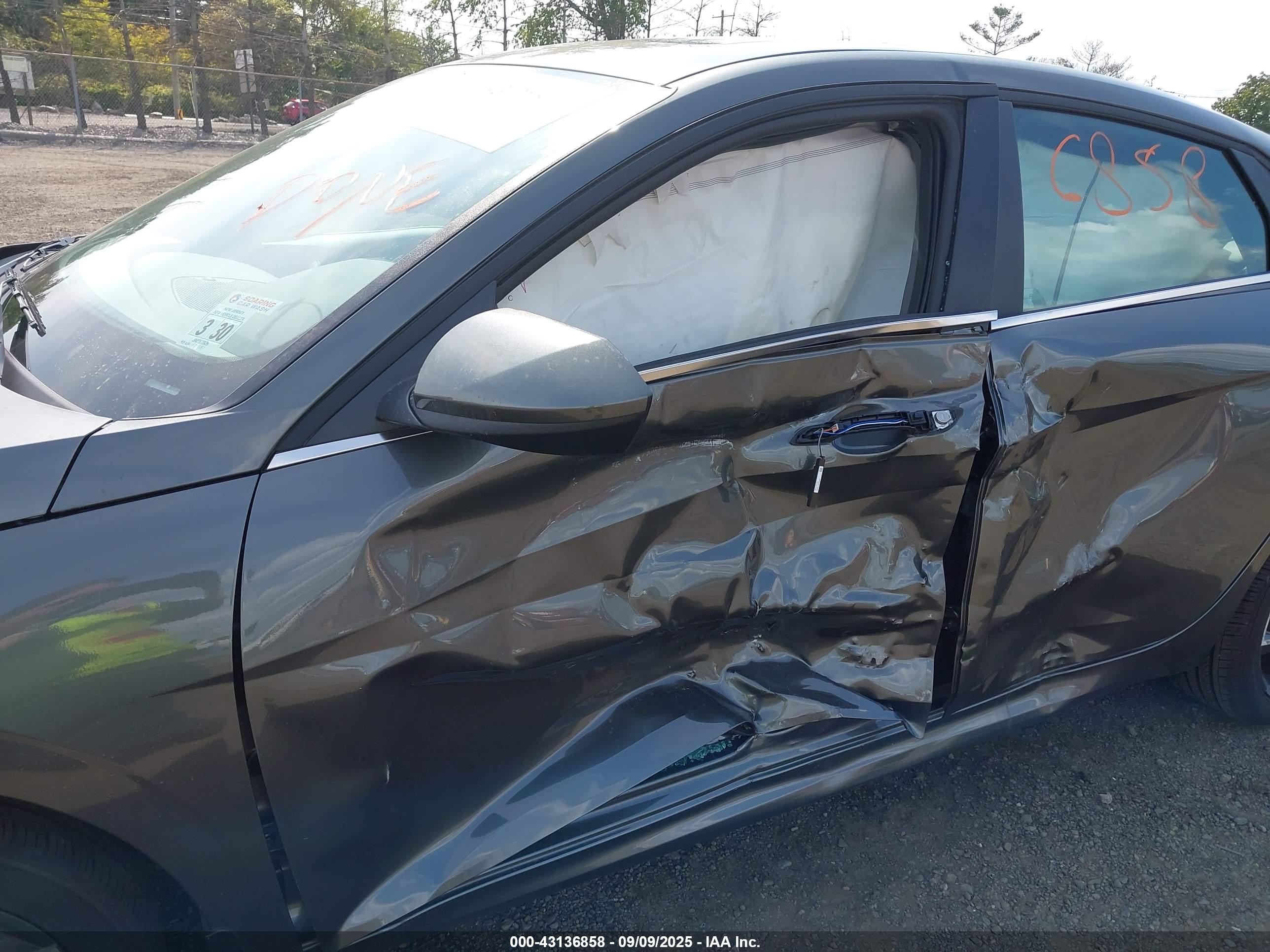 HYUNDAI ELANTRA image 6