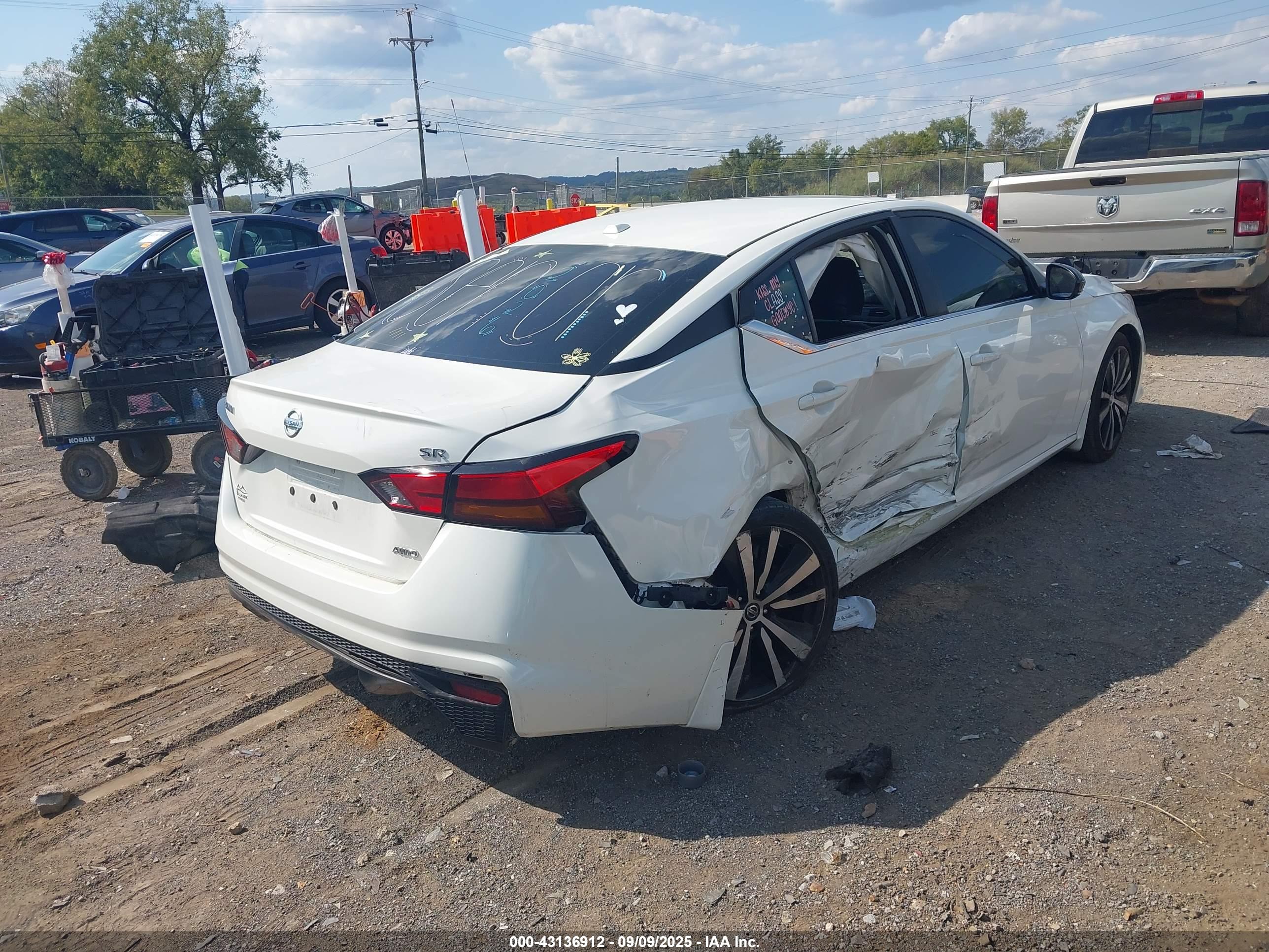 NISSAN ALTIMA image 4