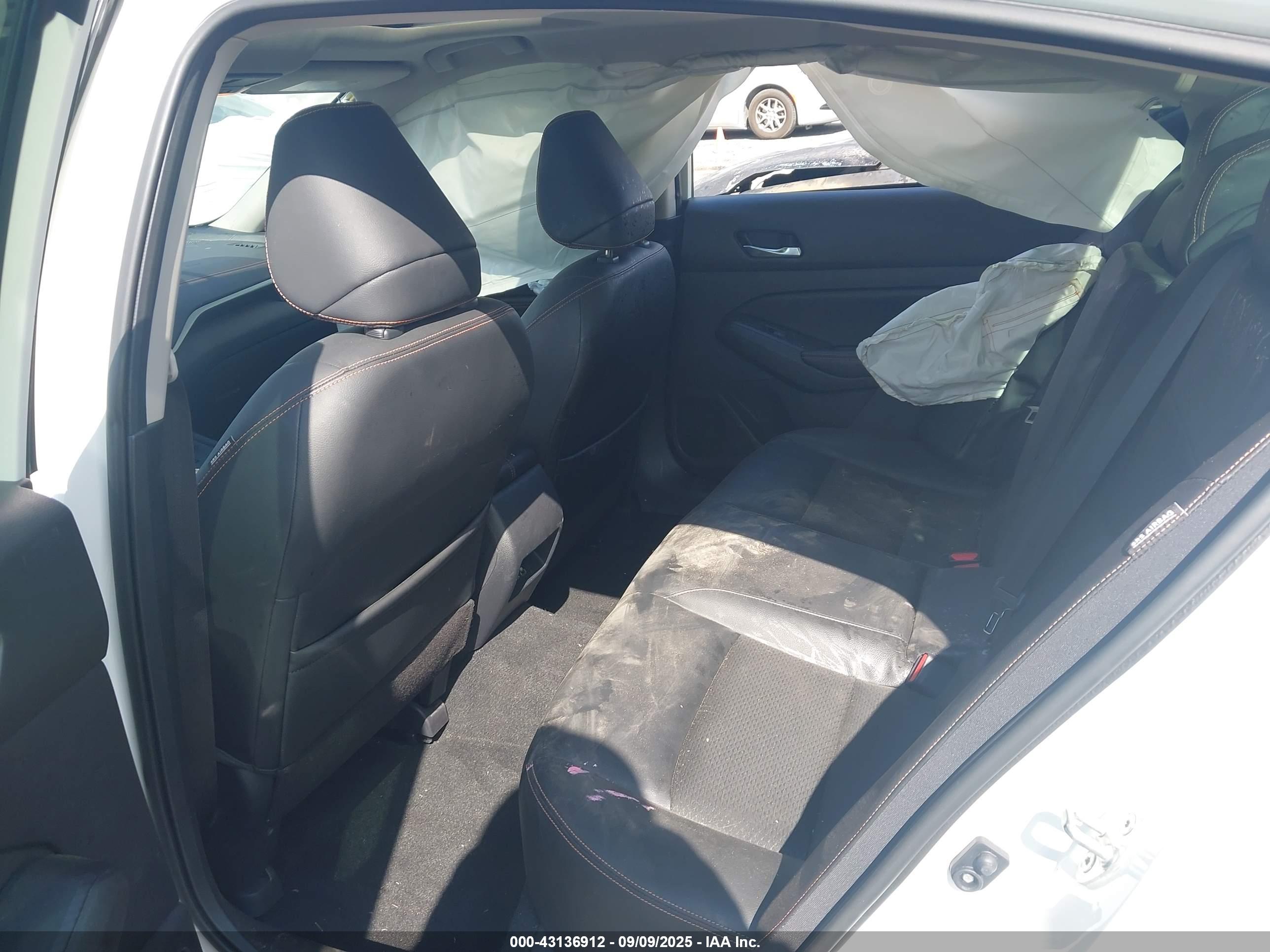 NISSAN ALTIMA image 8