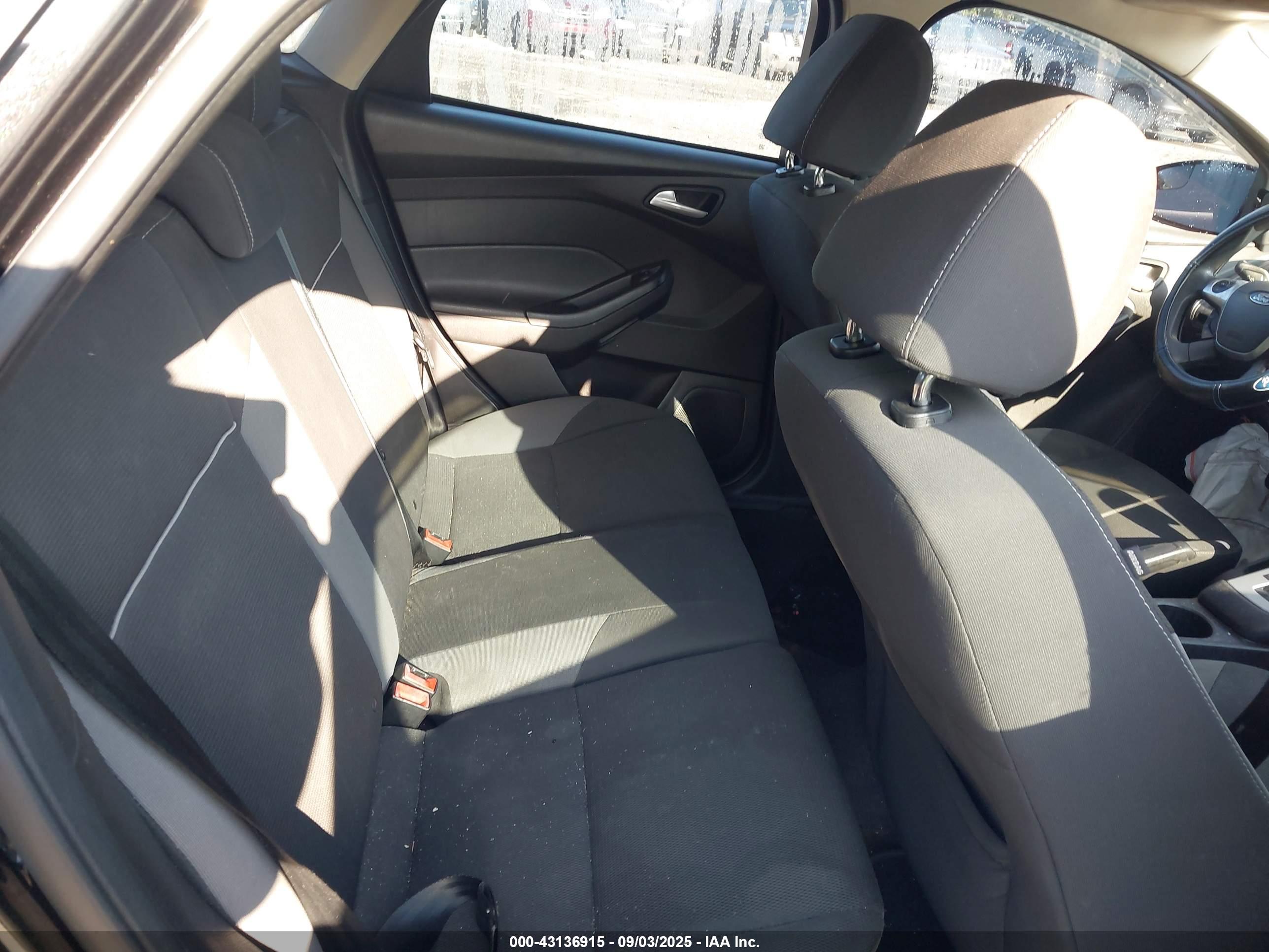 FORD FOCUS image 8