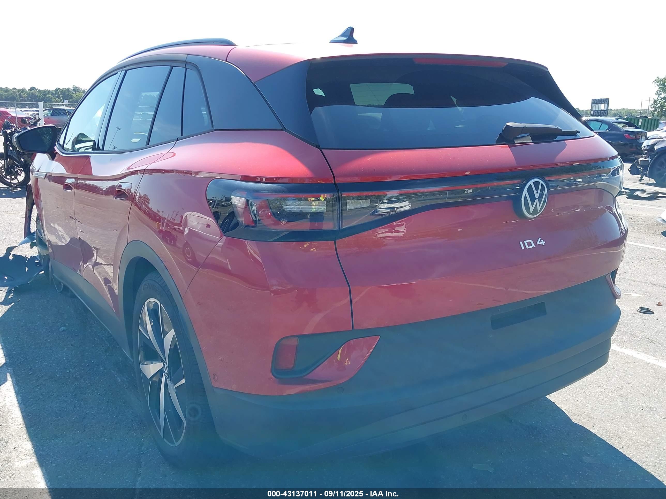 VOLKSWAGEN ID.4 image 3