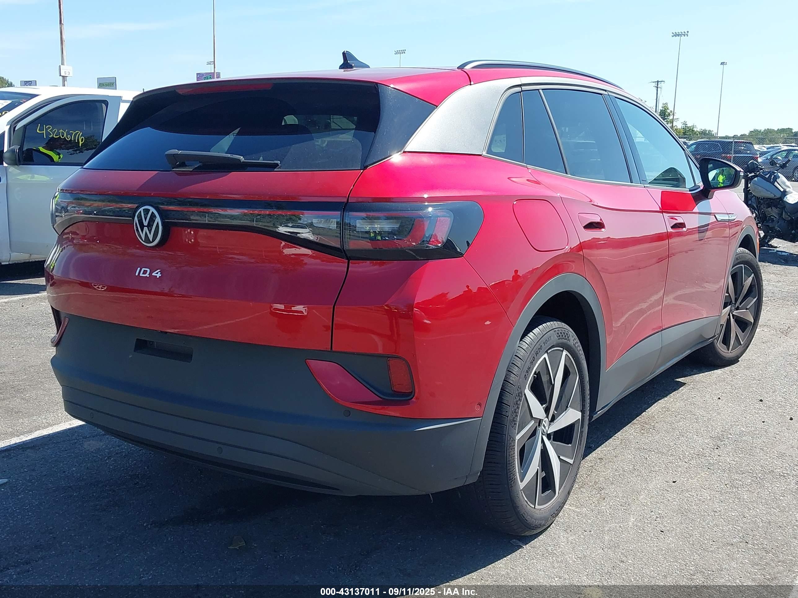 VOLKSWAGEN ID.4 image 4