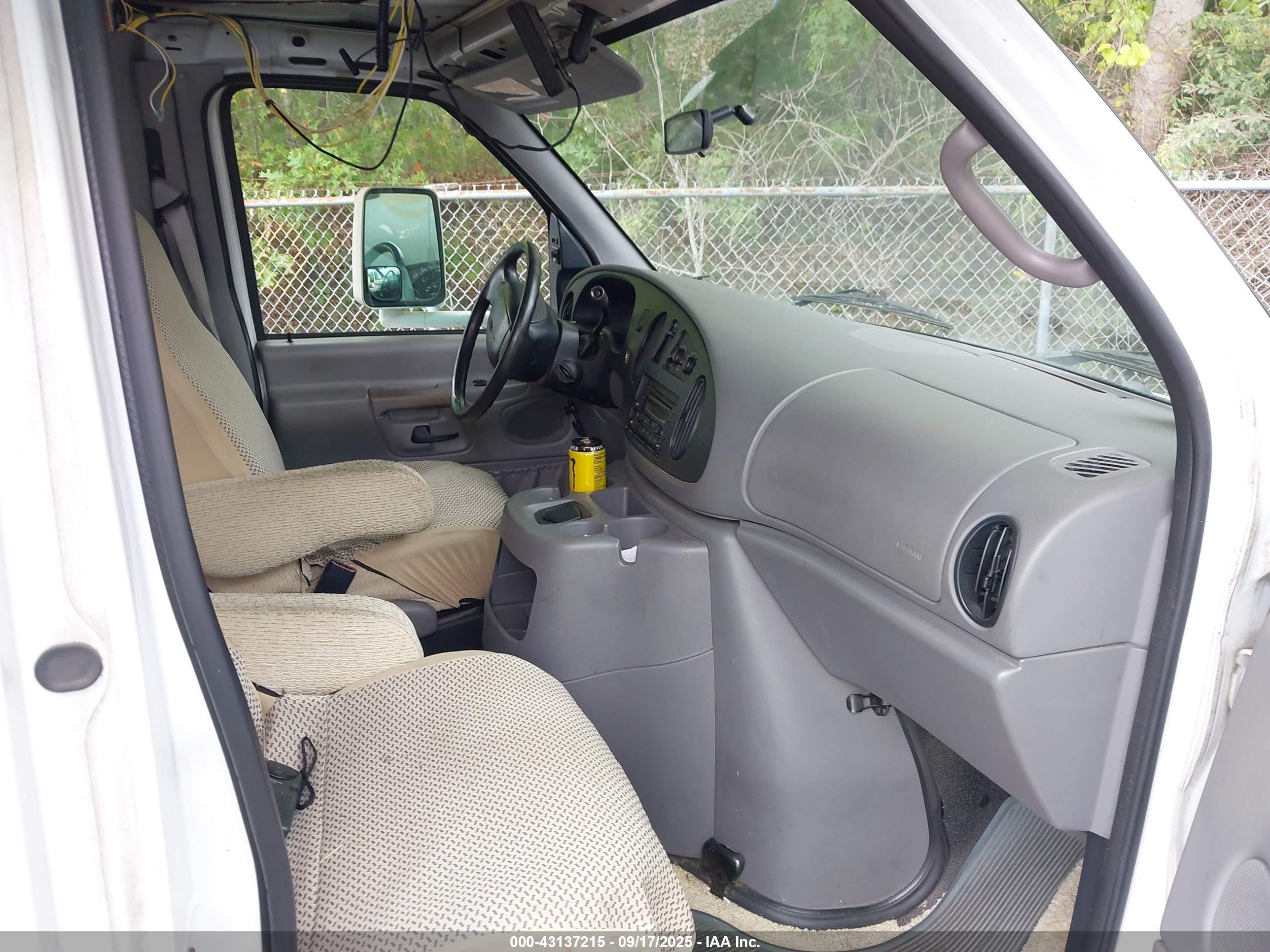 FORD E-450 image 7