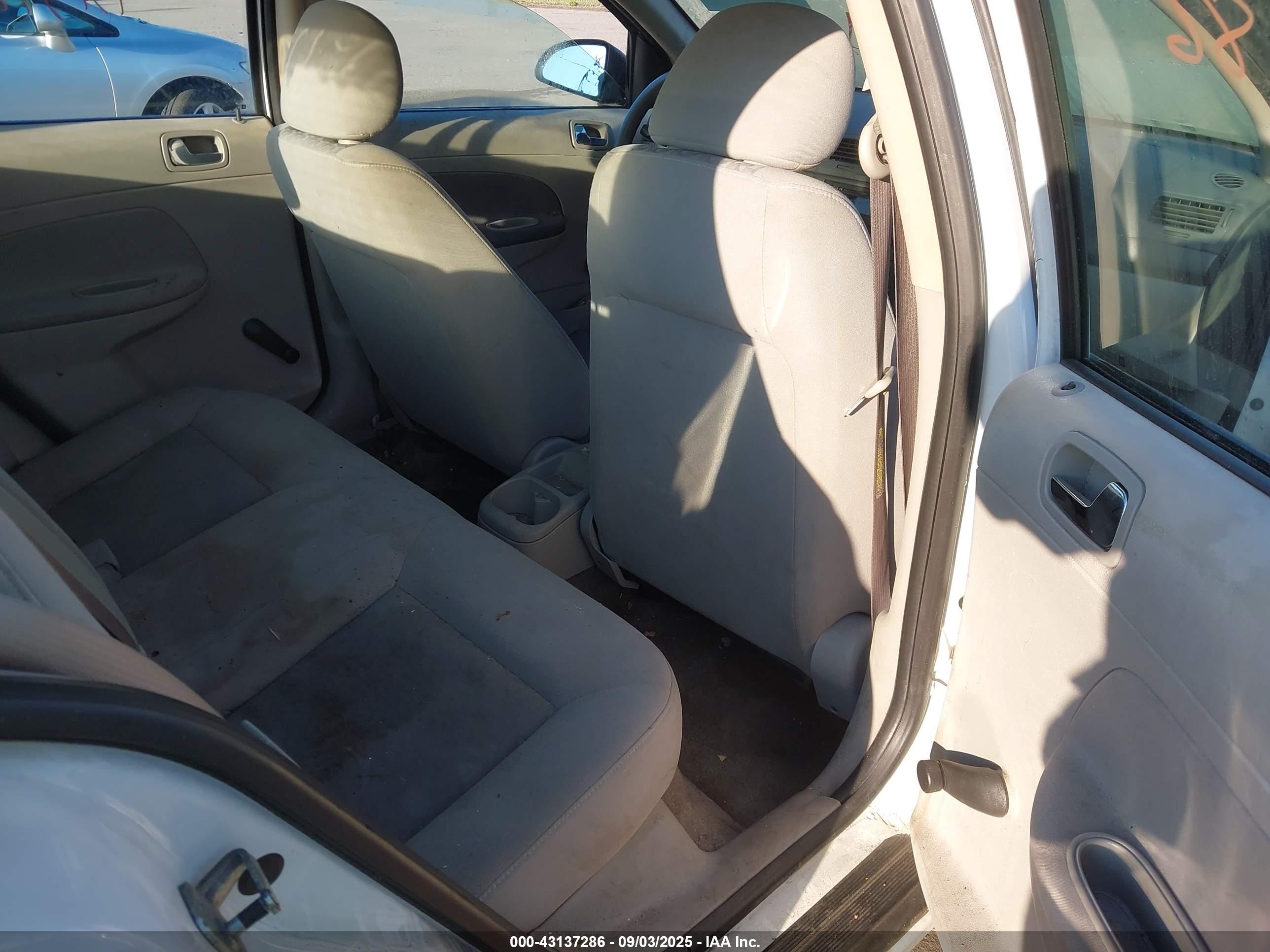 CHEVROLET COBALT image 8