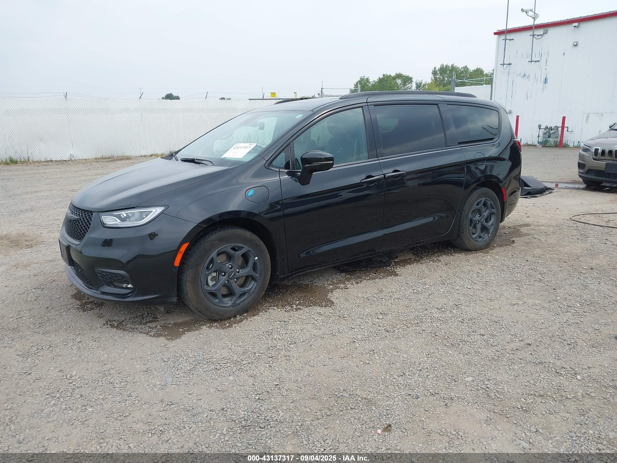 CHRYSLER PACIFICA image 2