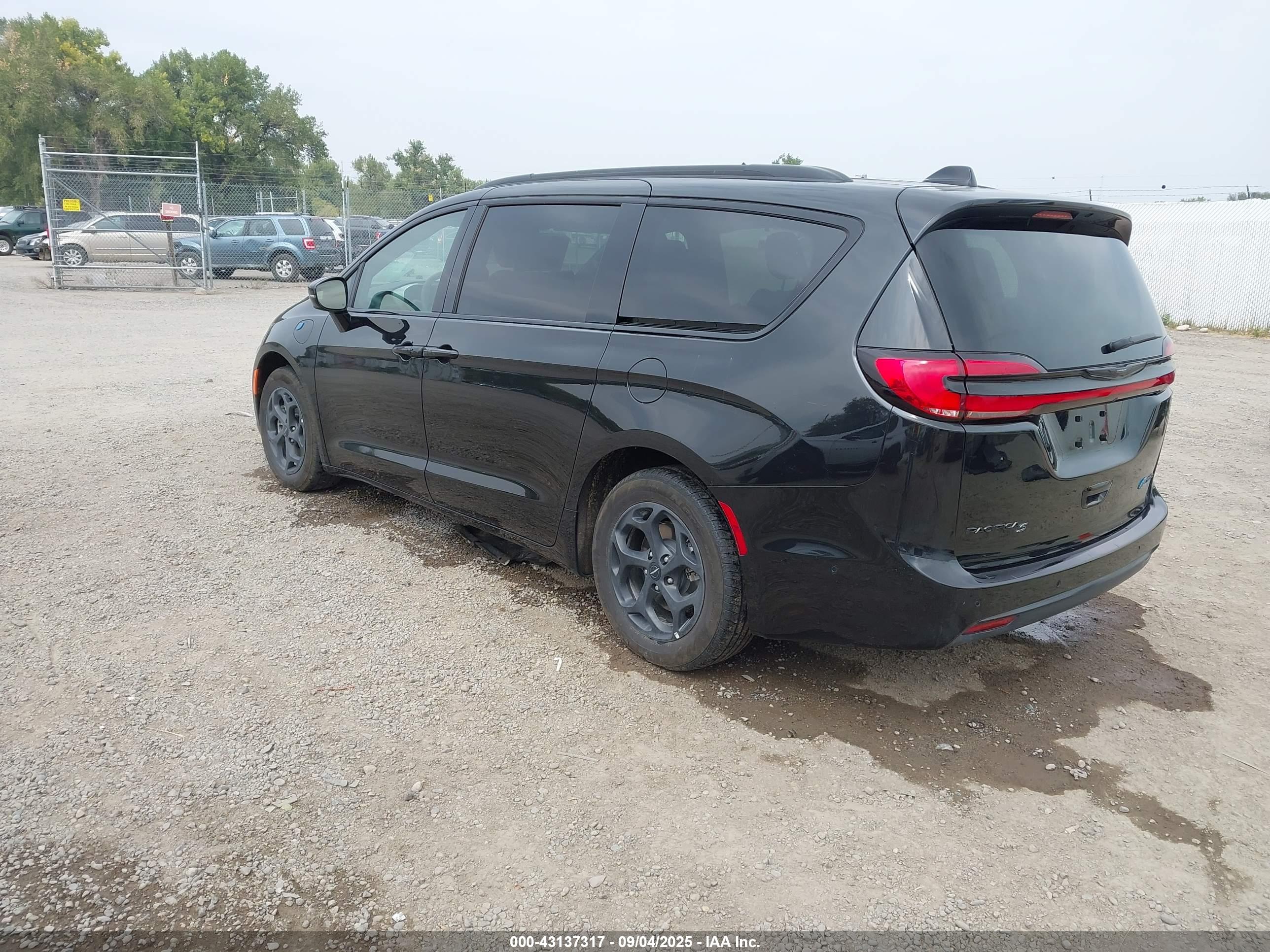 CHRYSLER PACIFICA image 3