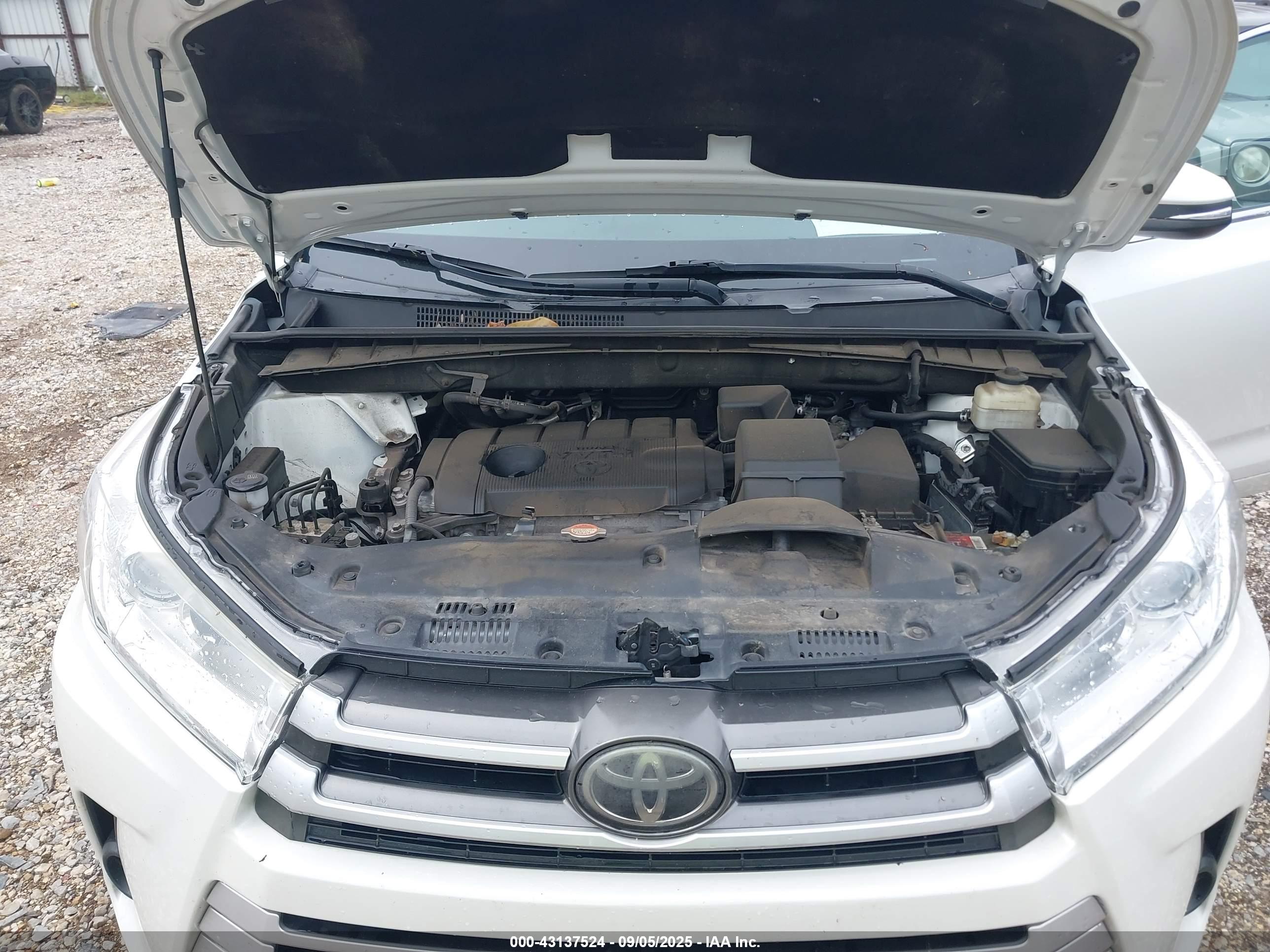 TOYOTA HIGHLANDER image 10