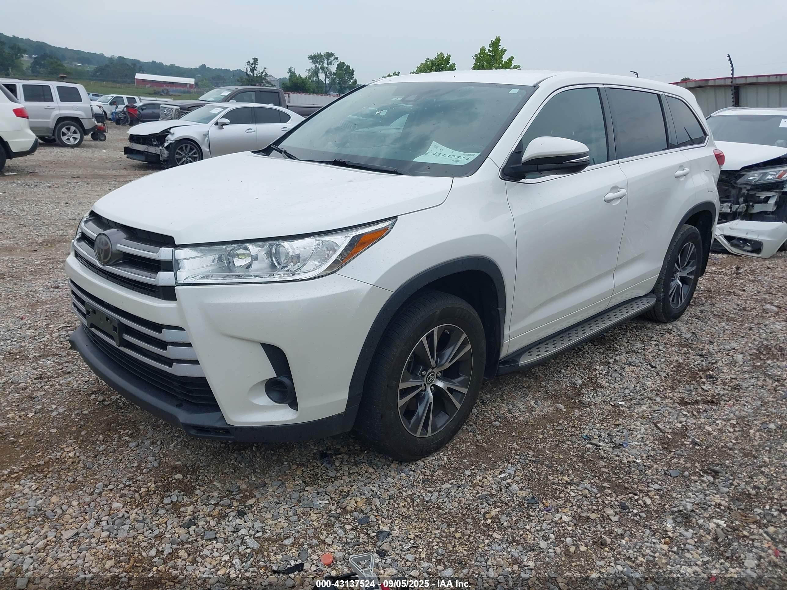 TOYOTA HIGHLANDER image 2