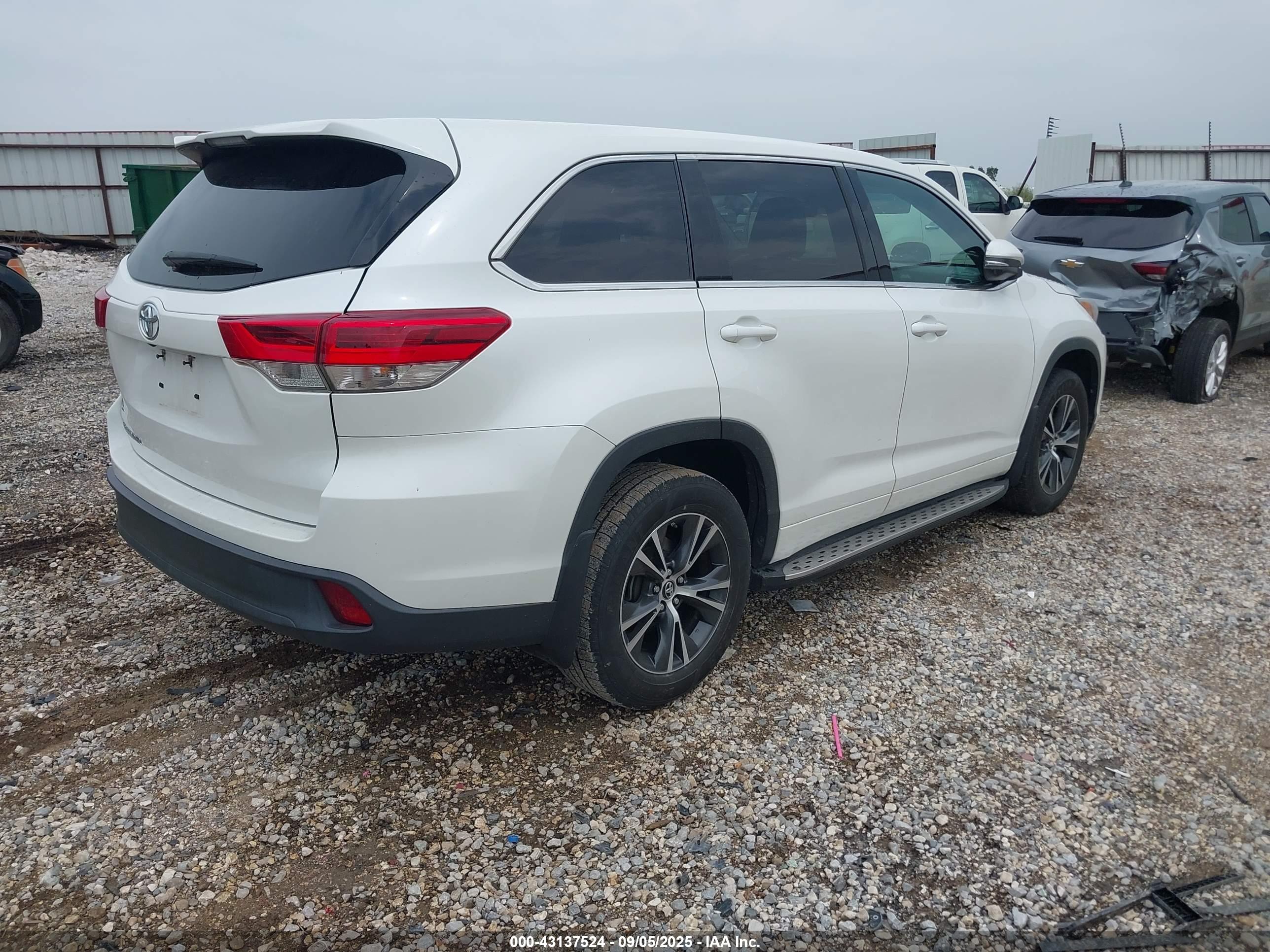 TOYOTA HIGHLANDER image 4