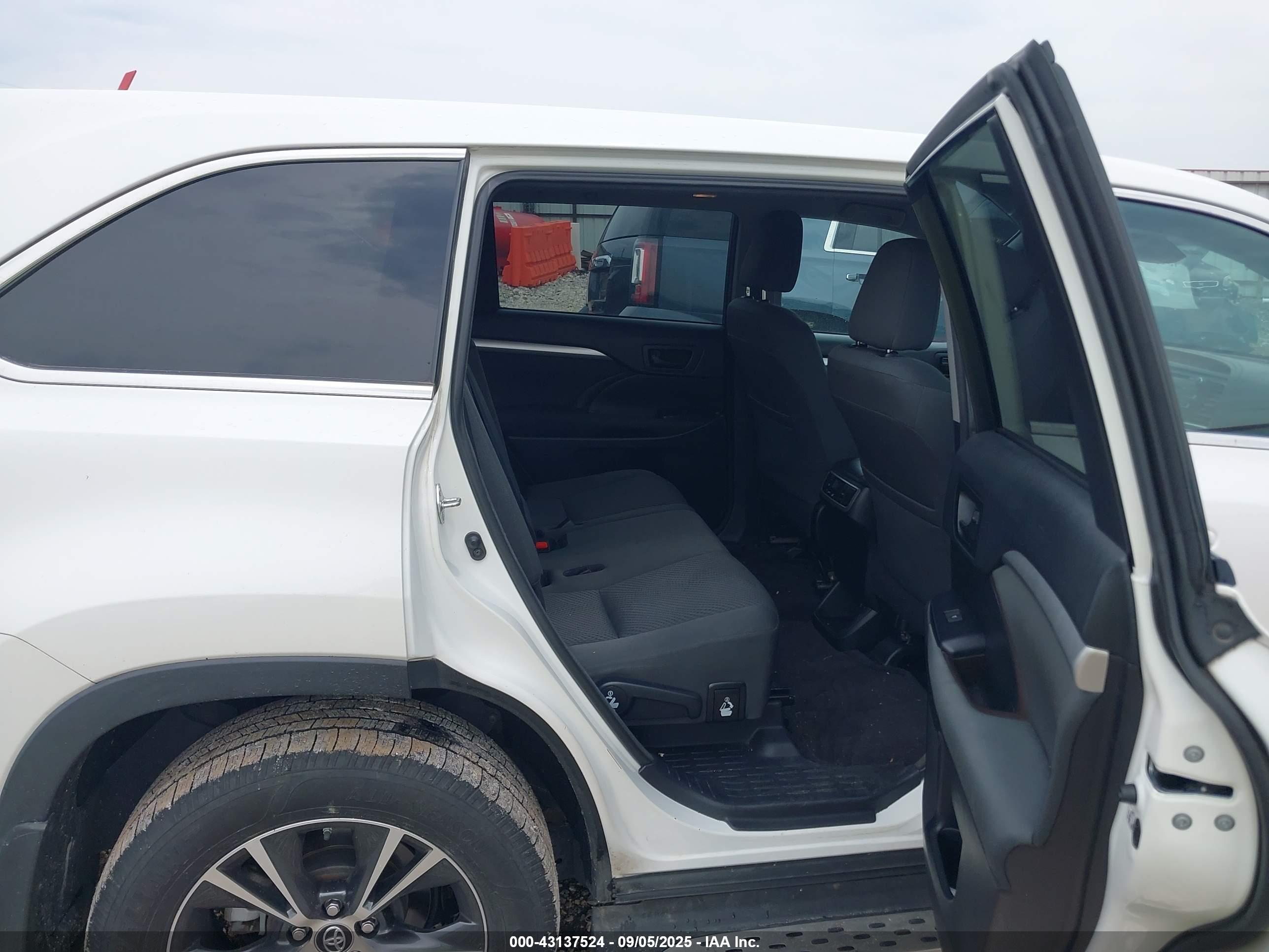 TOYOTA HIGHLANDER image 8