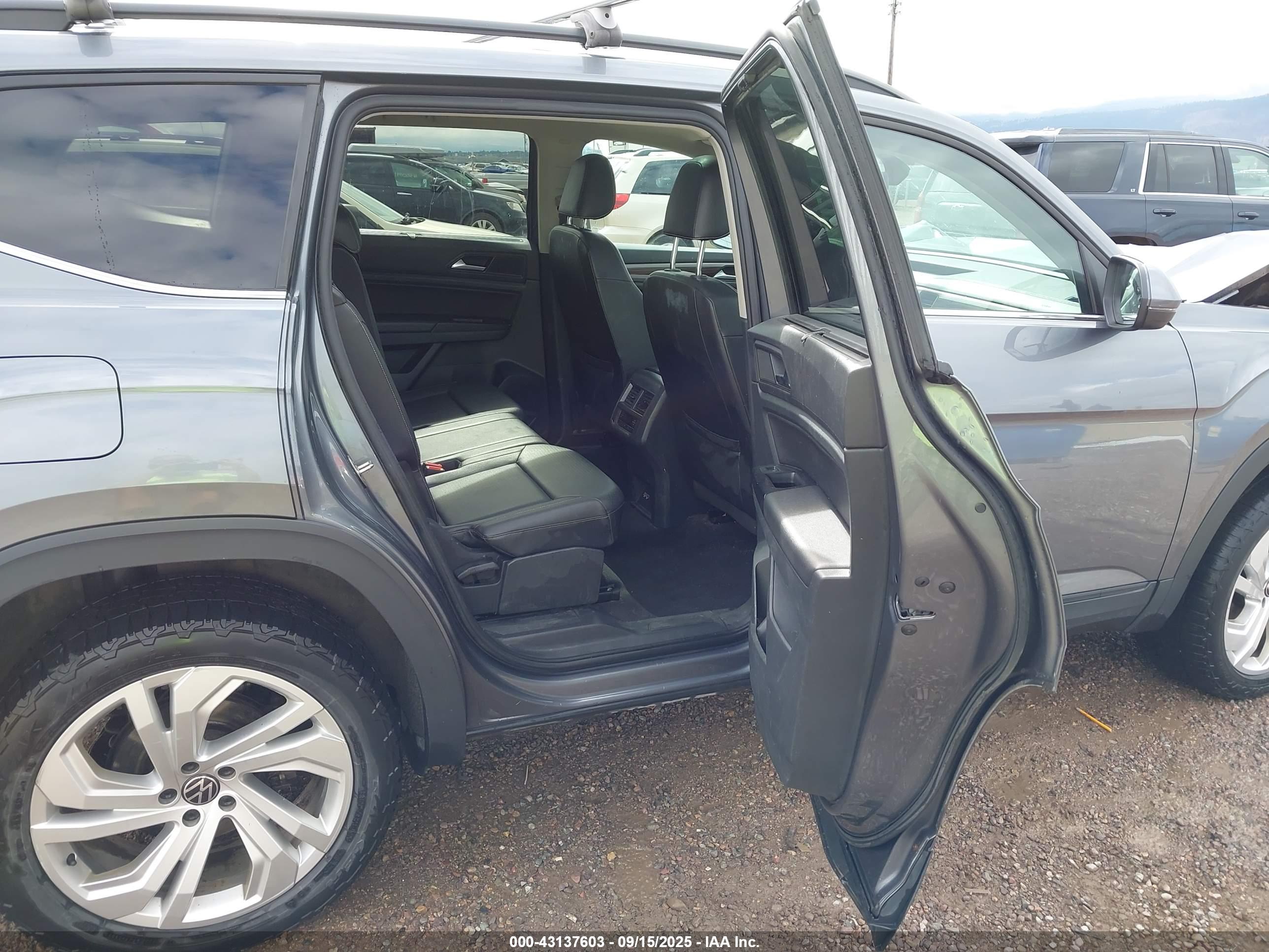 VOLKSWAGEN ATLAS image 8
