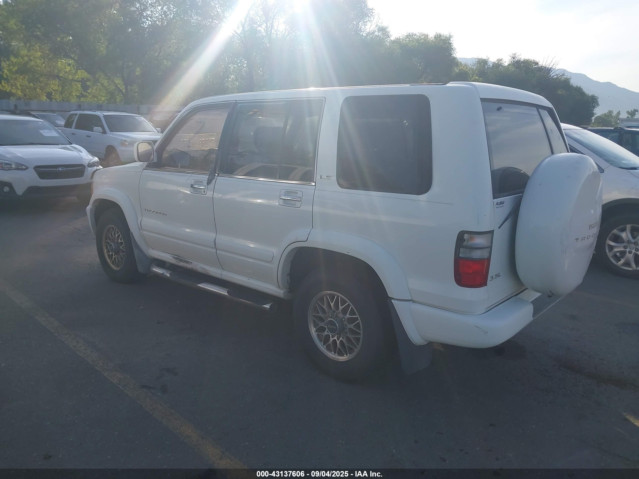 ISUZU TROOPER image 3