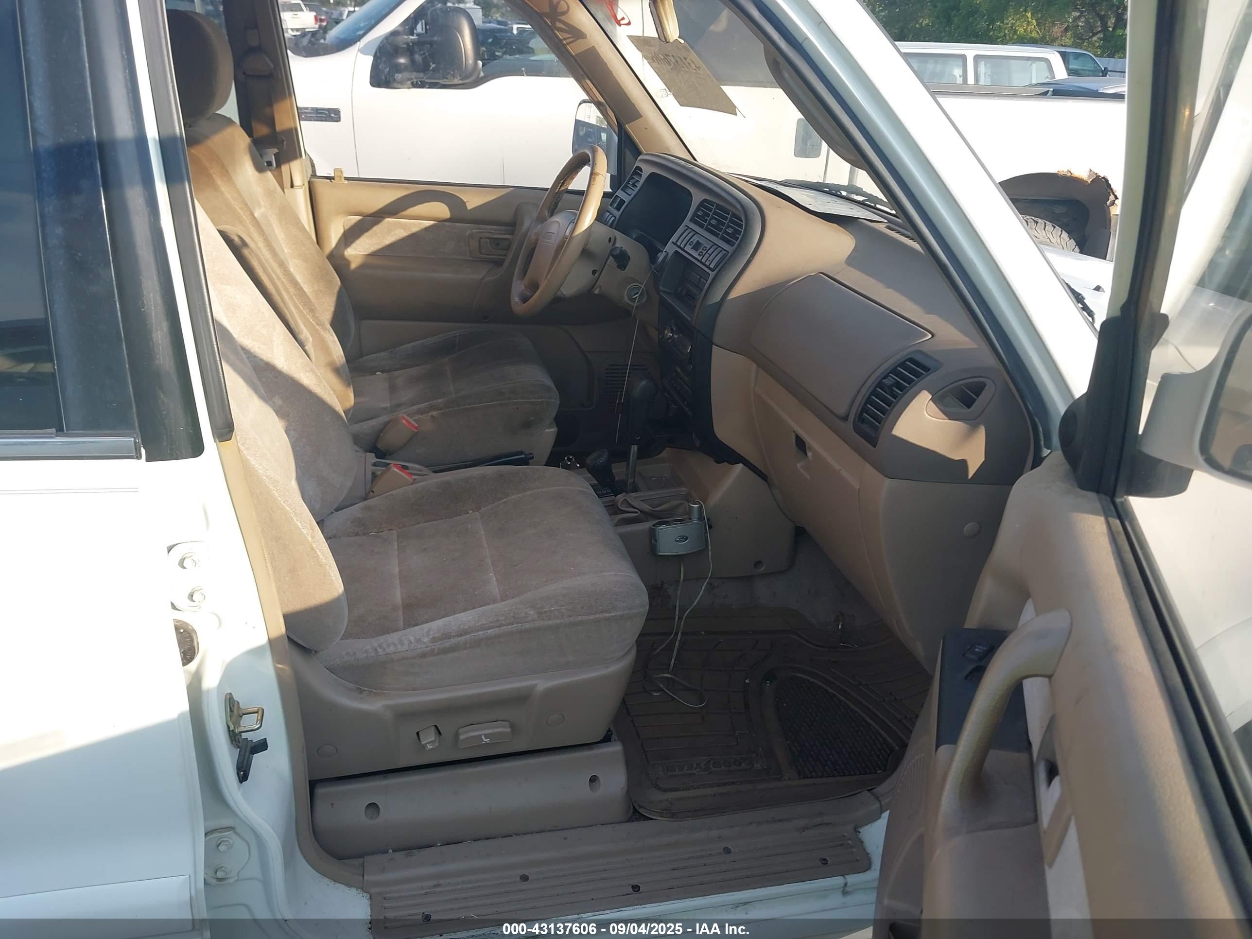 ISUZU TROOPER image 5