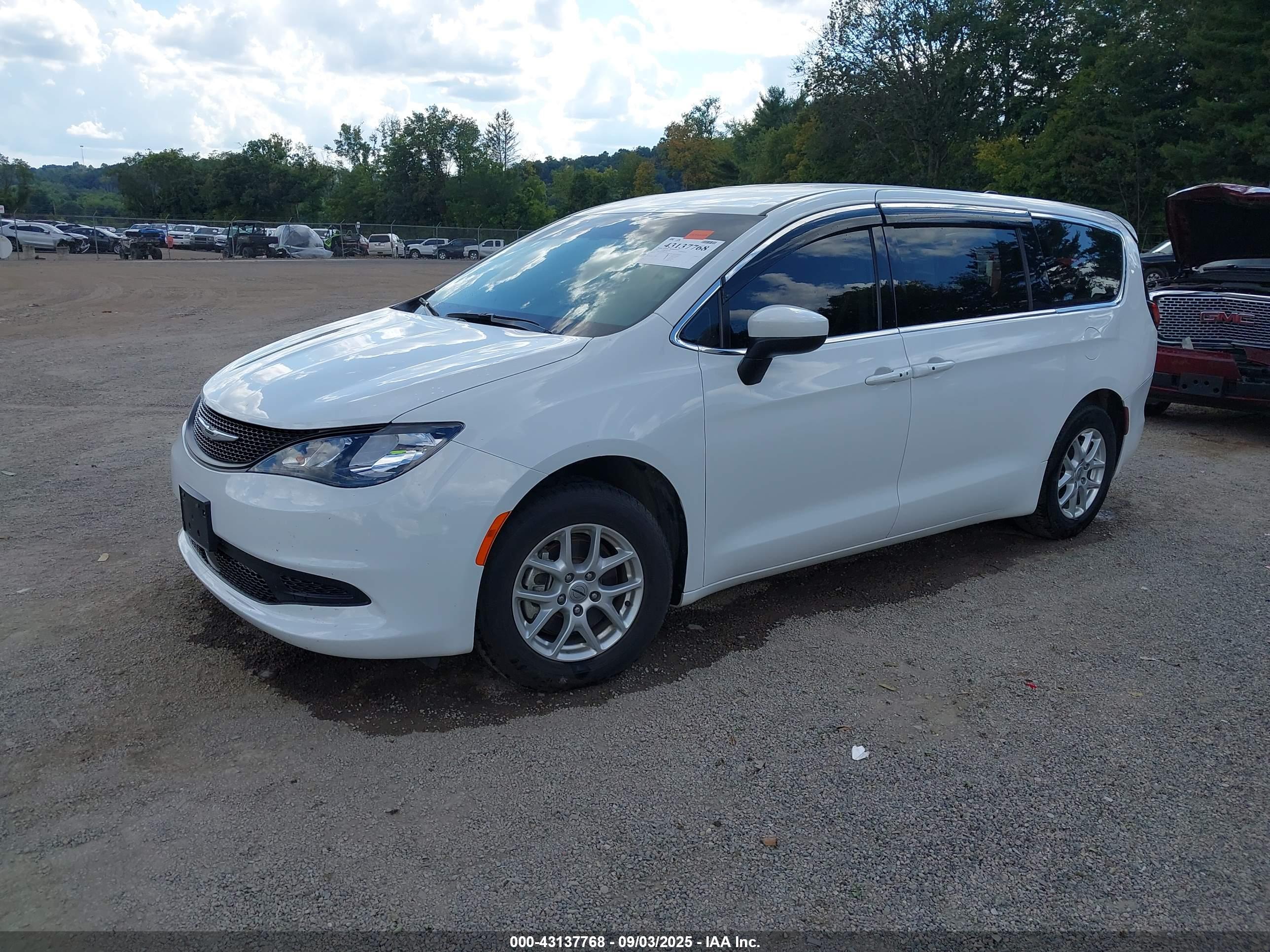 CHRYSLER VOYAGER image 2