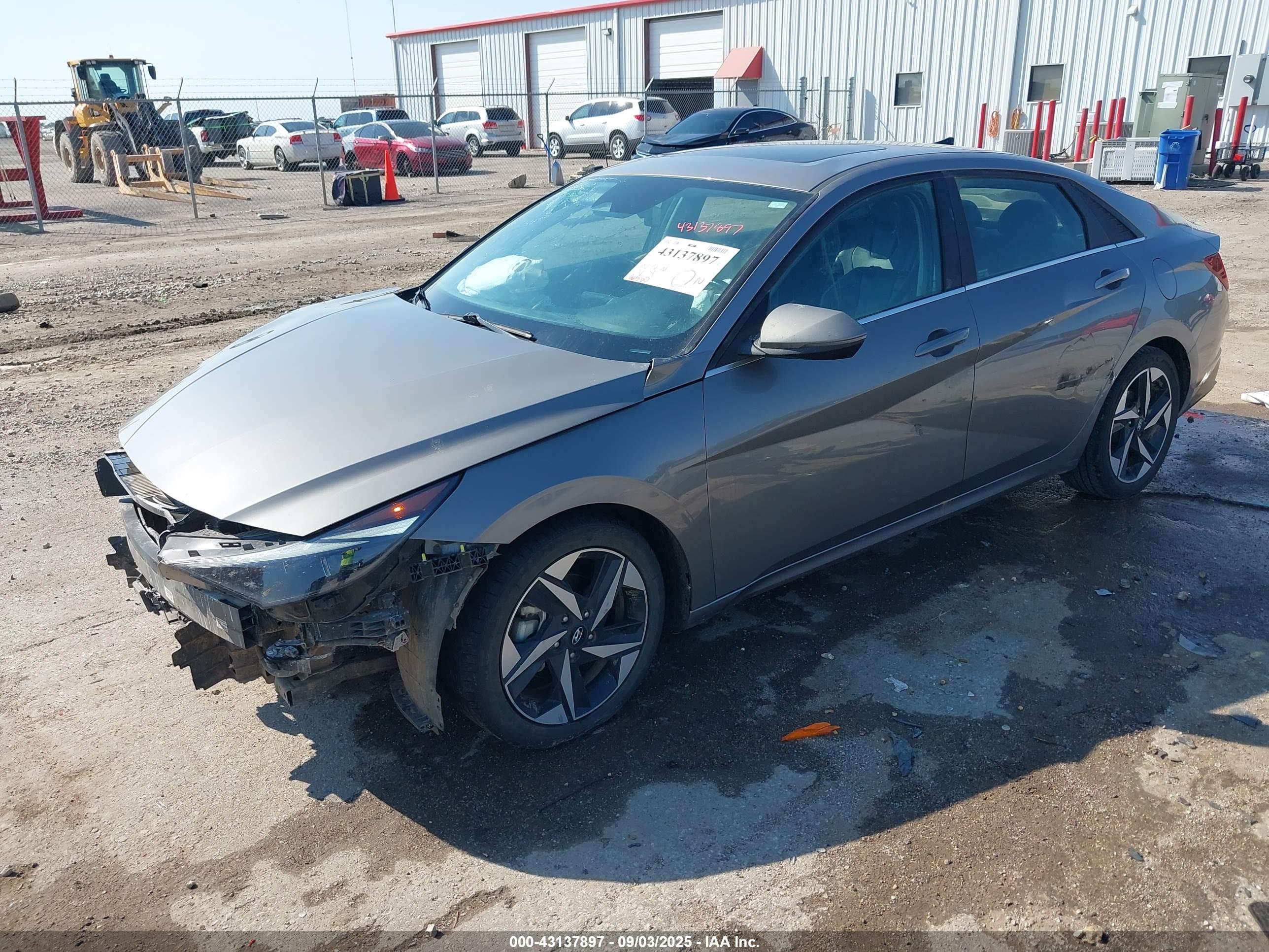 HYUNDAI ELANTRA image 2