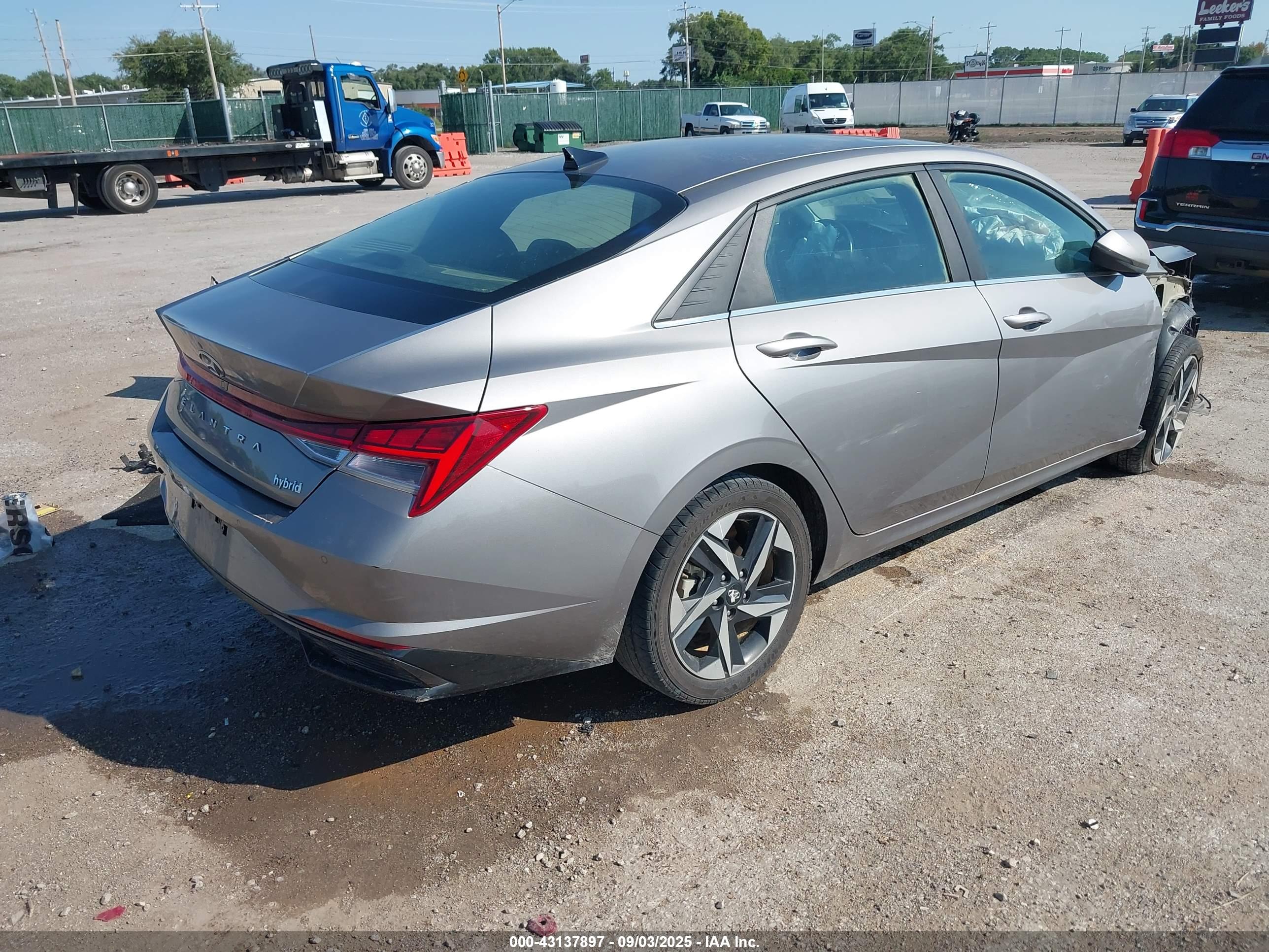 HYUNDAI ELANTRA image 4