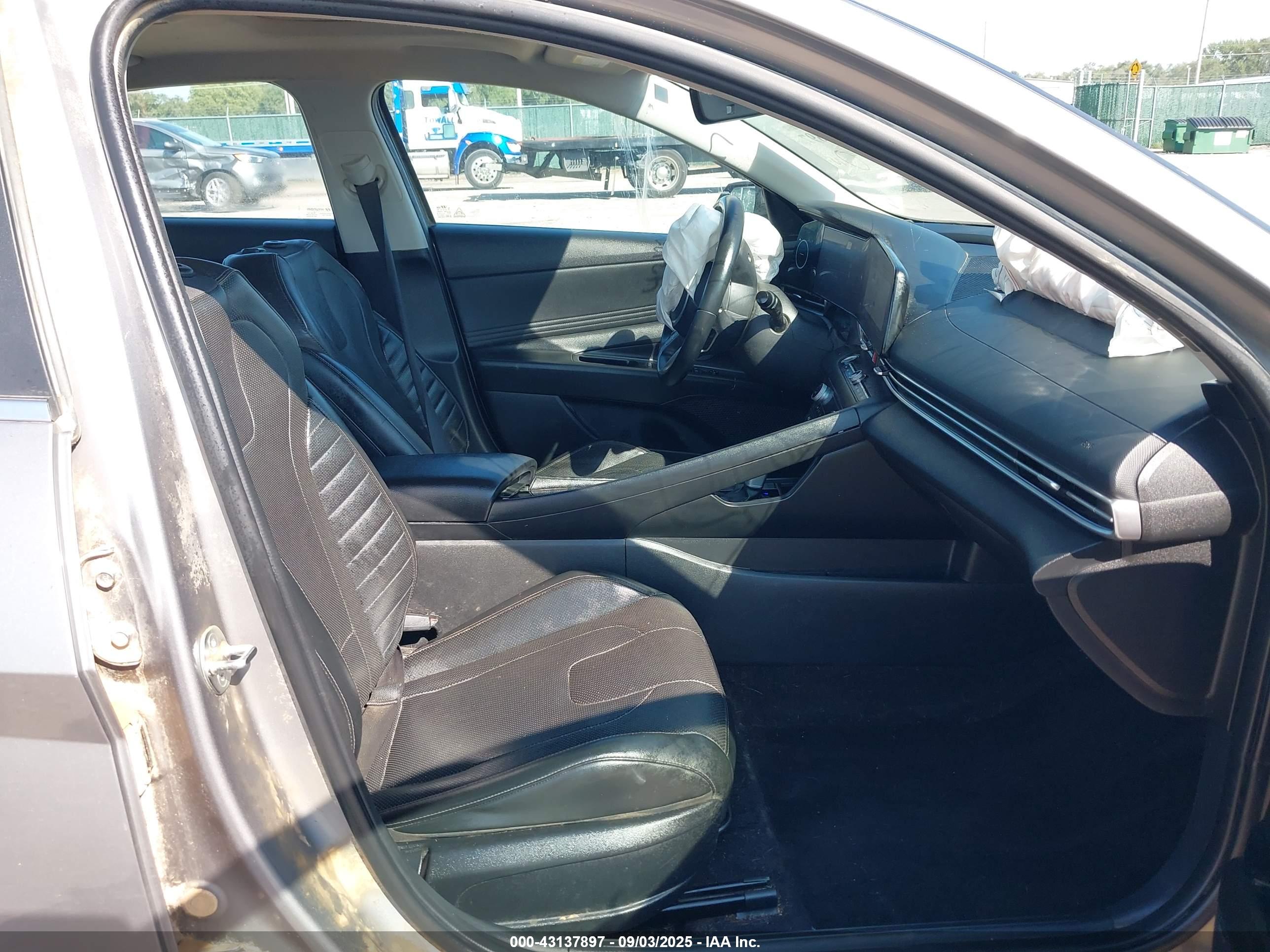 HYUNDAI ELANTRA image 5