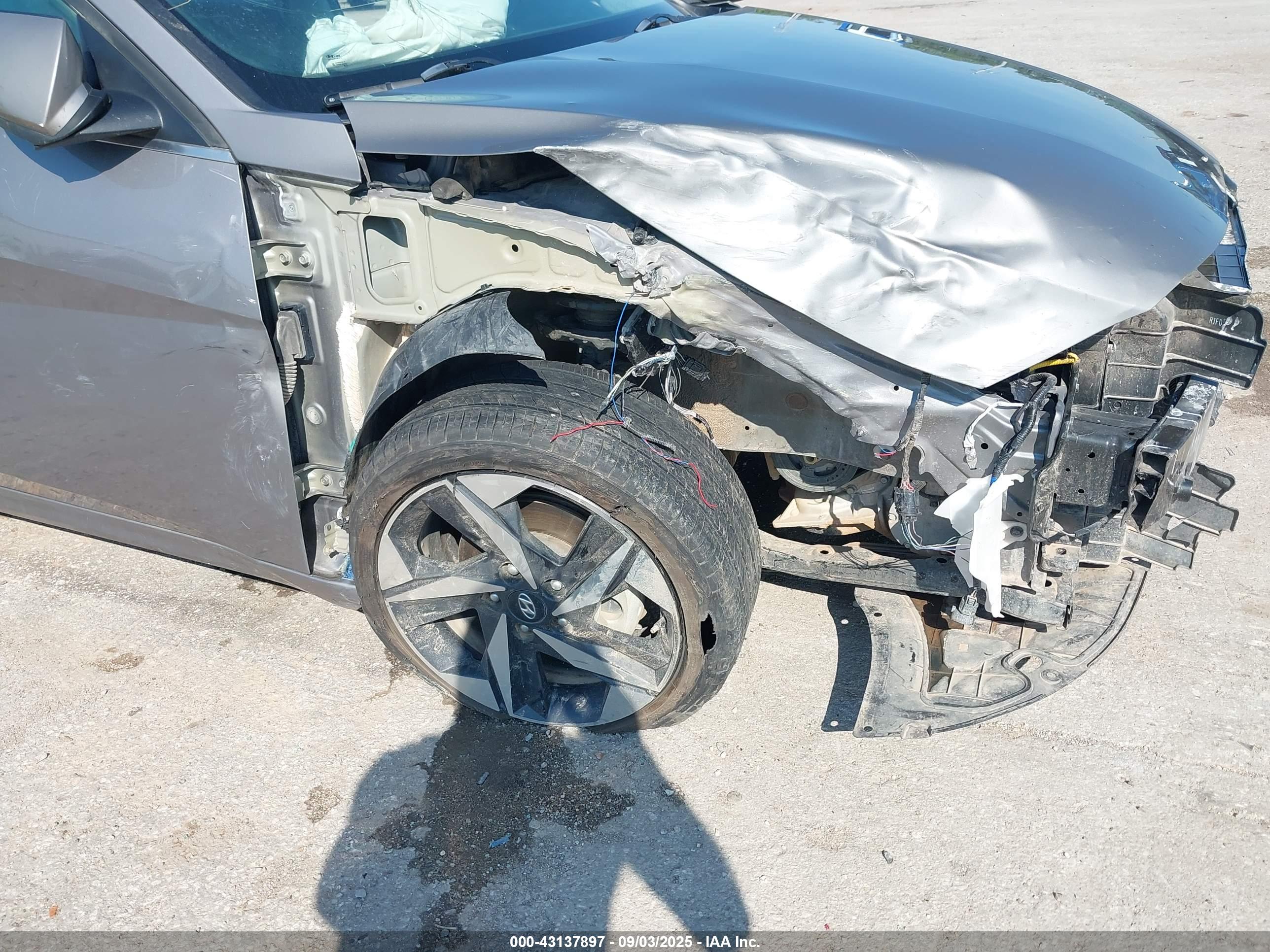 HYUNDAI ELANTRA image 6