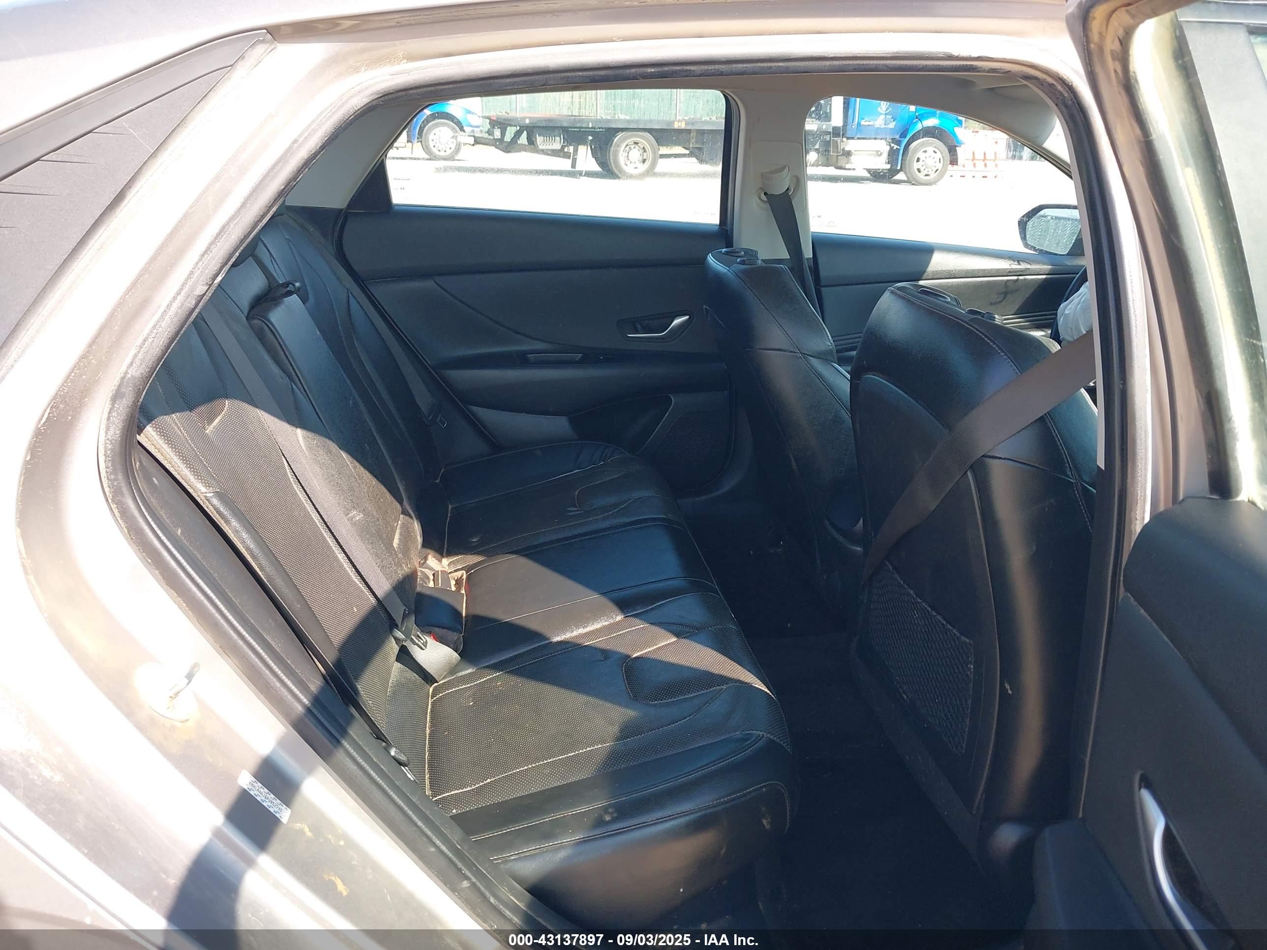 HYUNDAI ELANTRA image 8