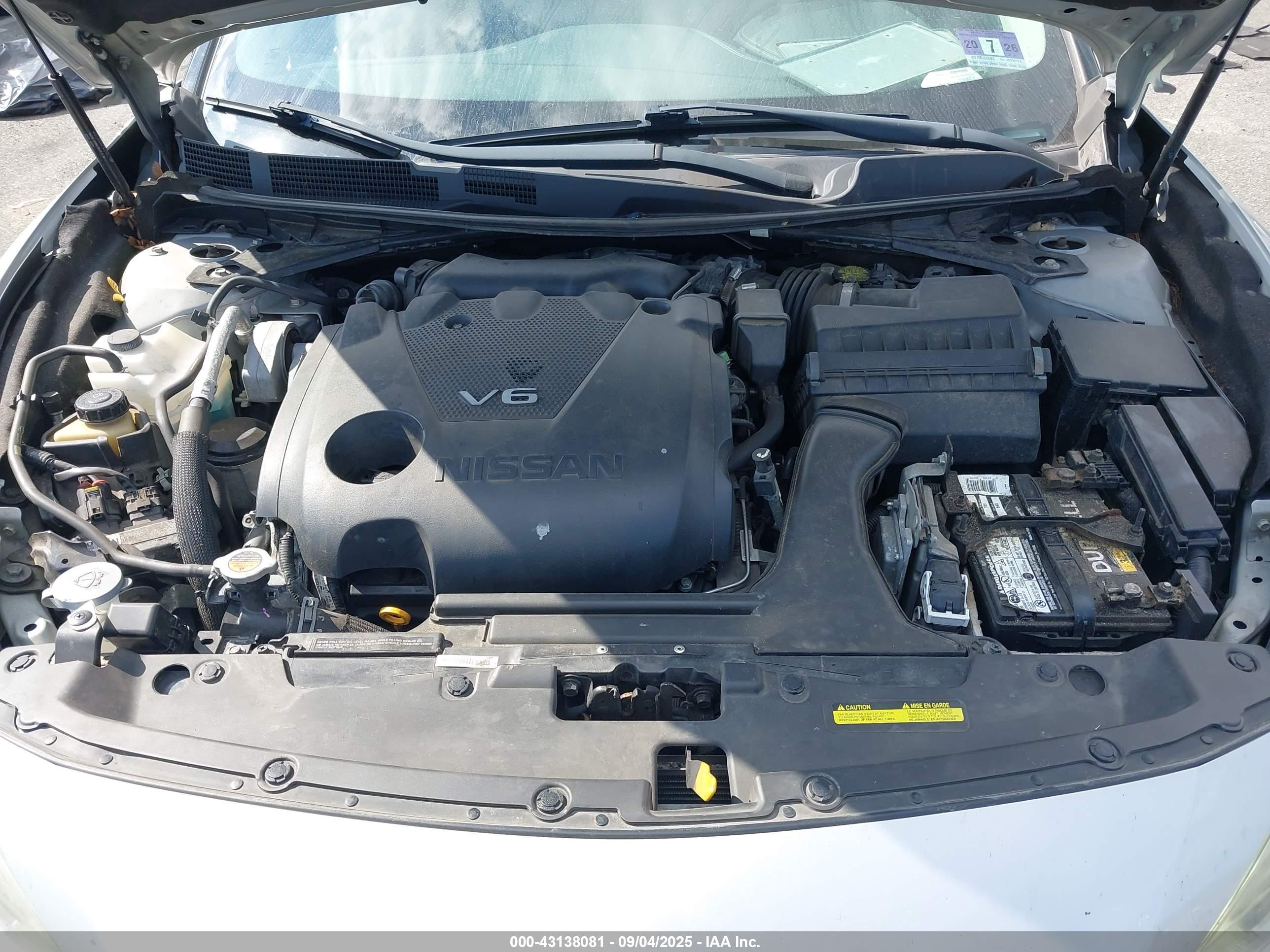 NISSAN MAXIMA image 10