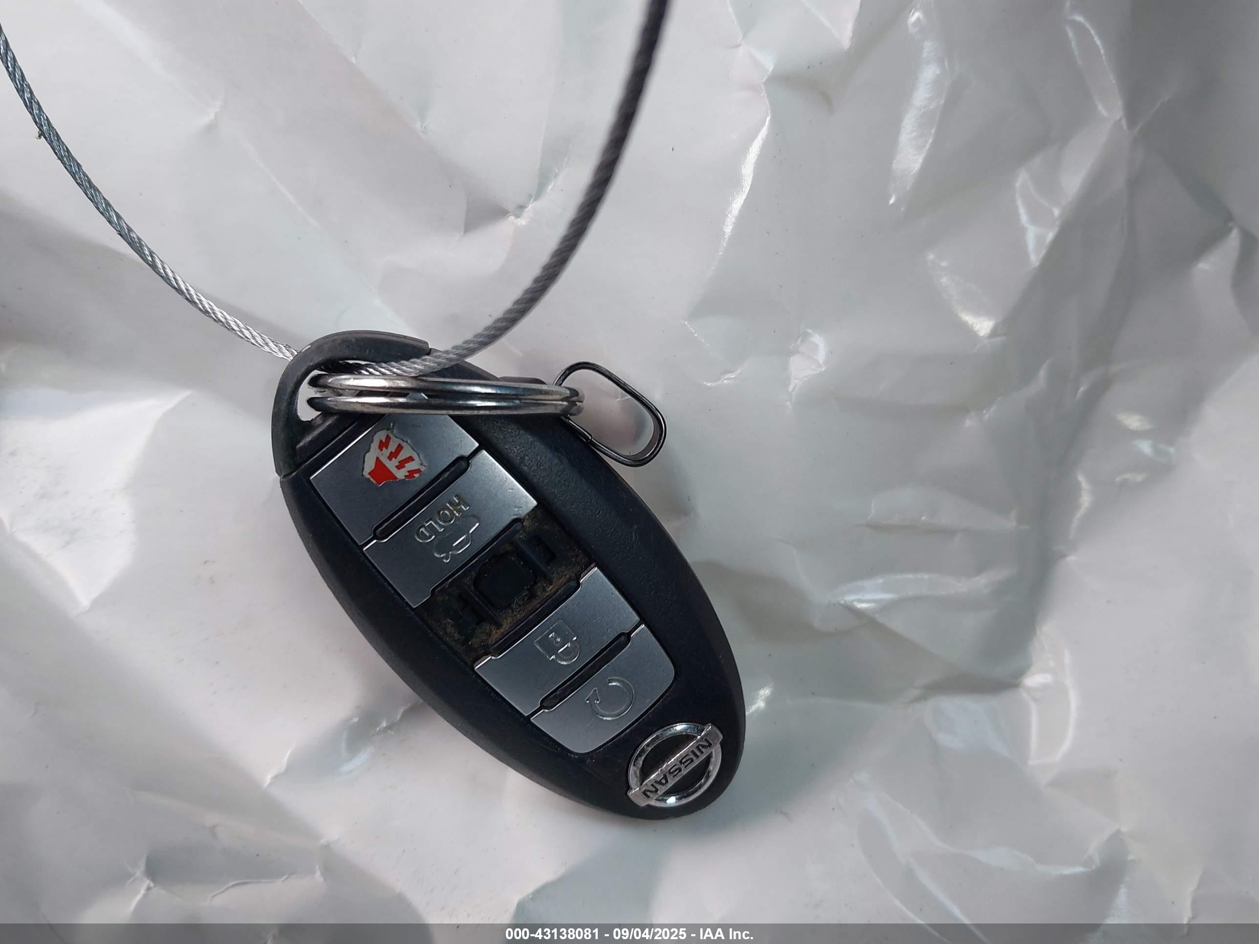 NISSAN MAXIMA image 11