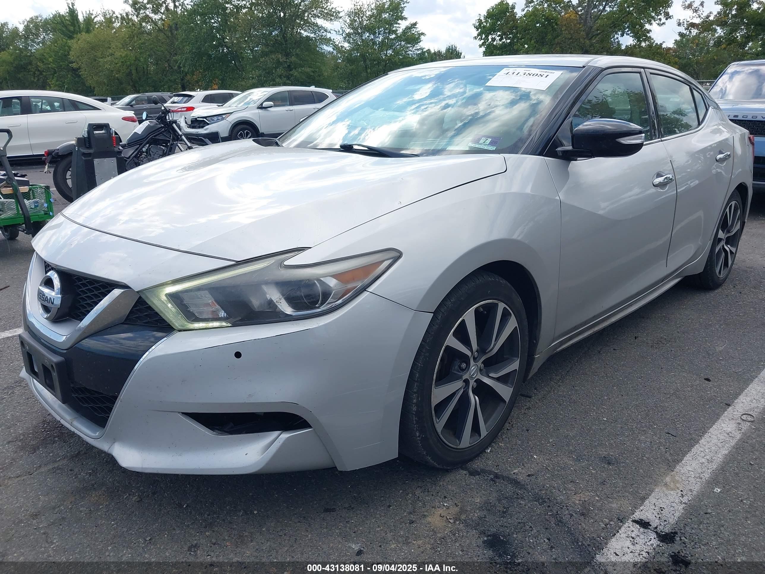 NISSAN MAXIMA image 2
