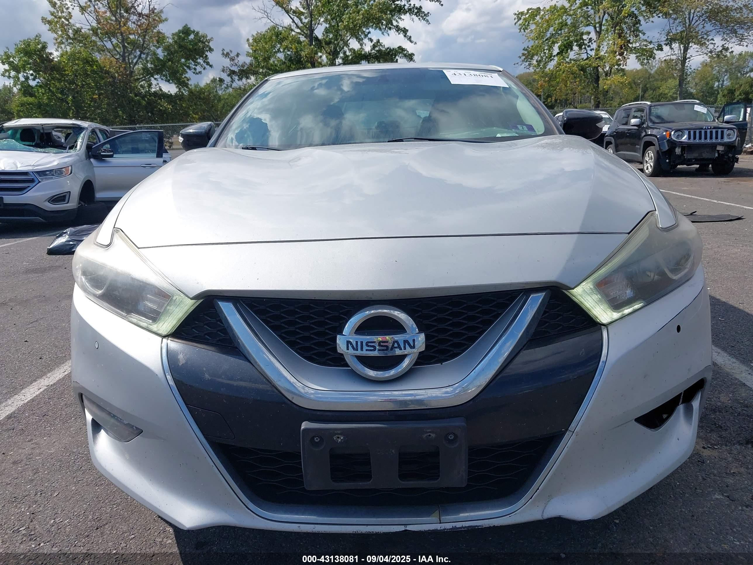 NISSAN MAXIMA image 6